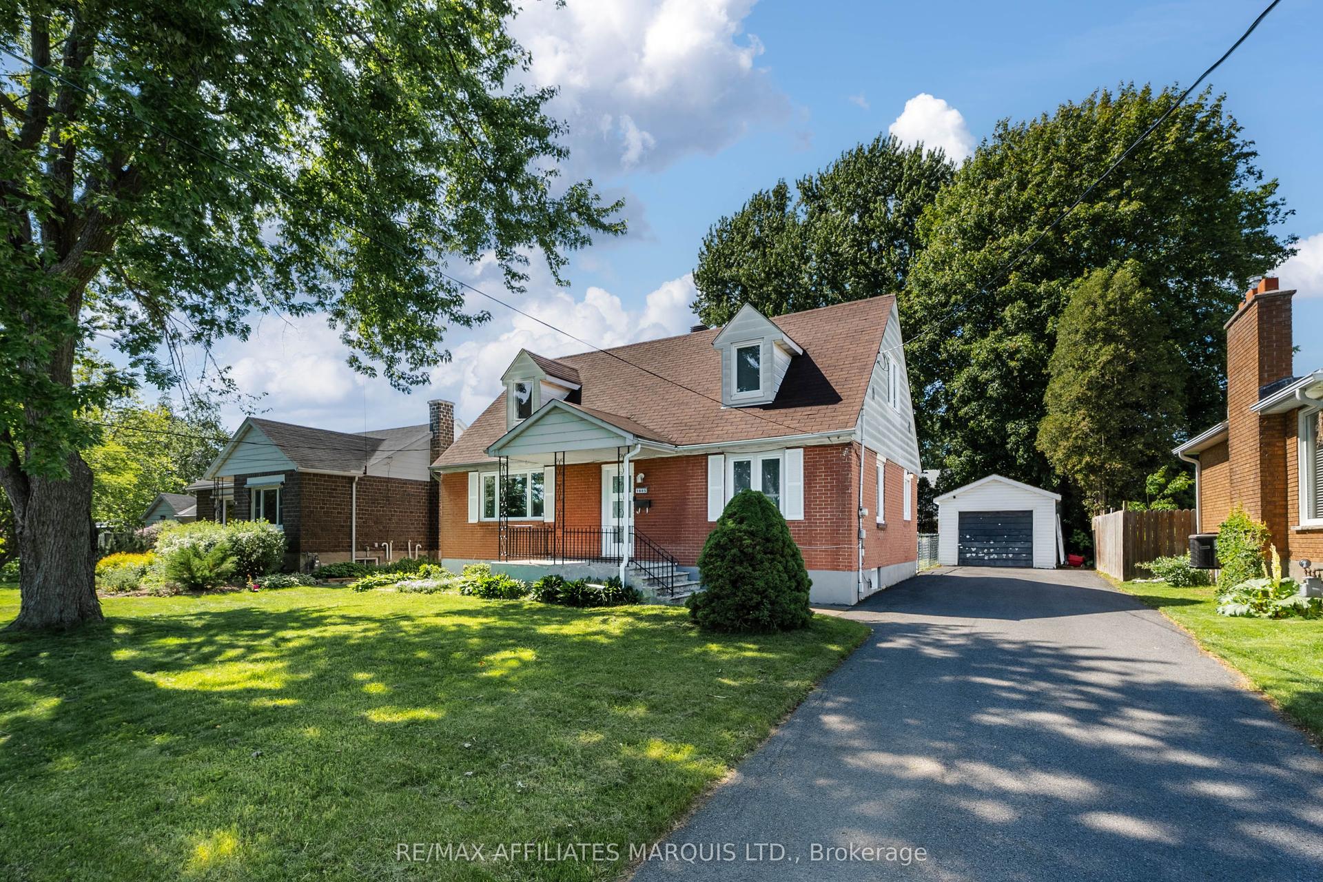 1605 Queen Street — photo 1