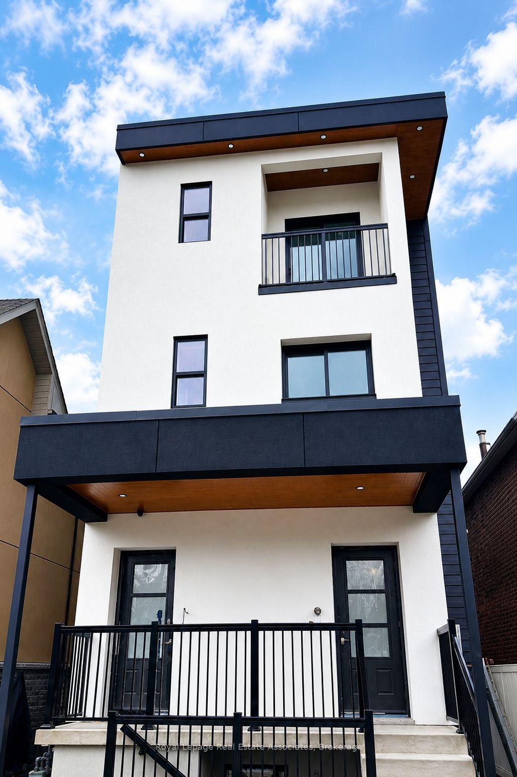 17 White Avenue 5 #5 — photo 1