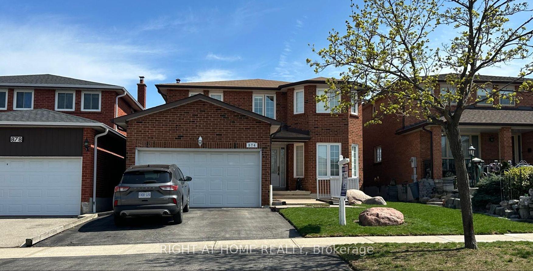 874 Wetherby Lane N — photo 1