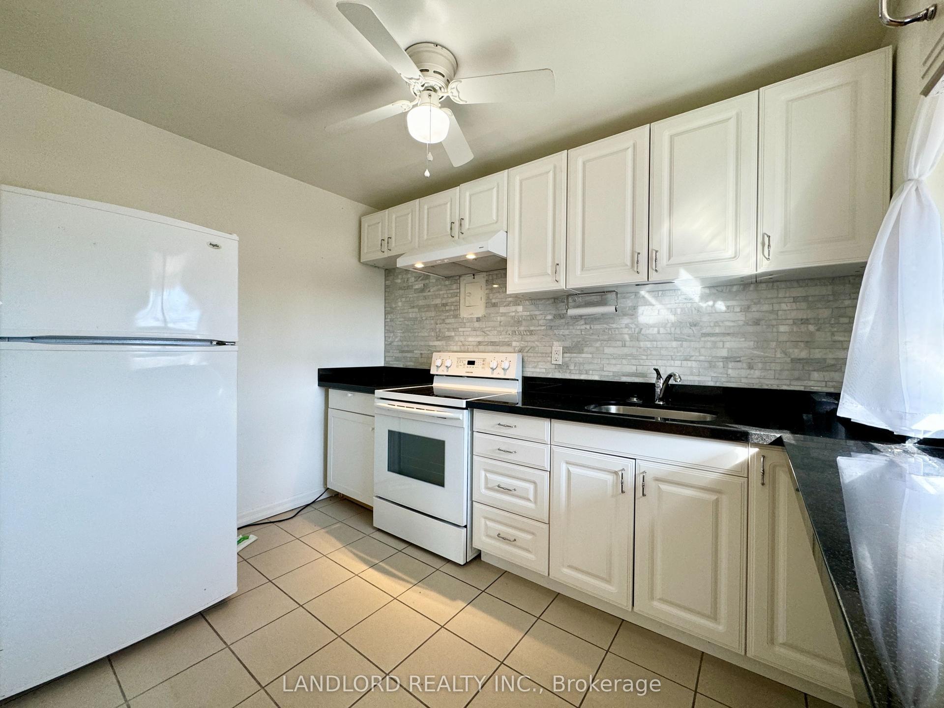 2696 Lake Shore Boulevard W 5 #5, Toronto — Multiplex for lease, photo 1