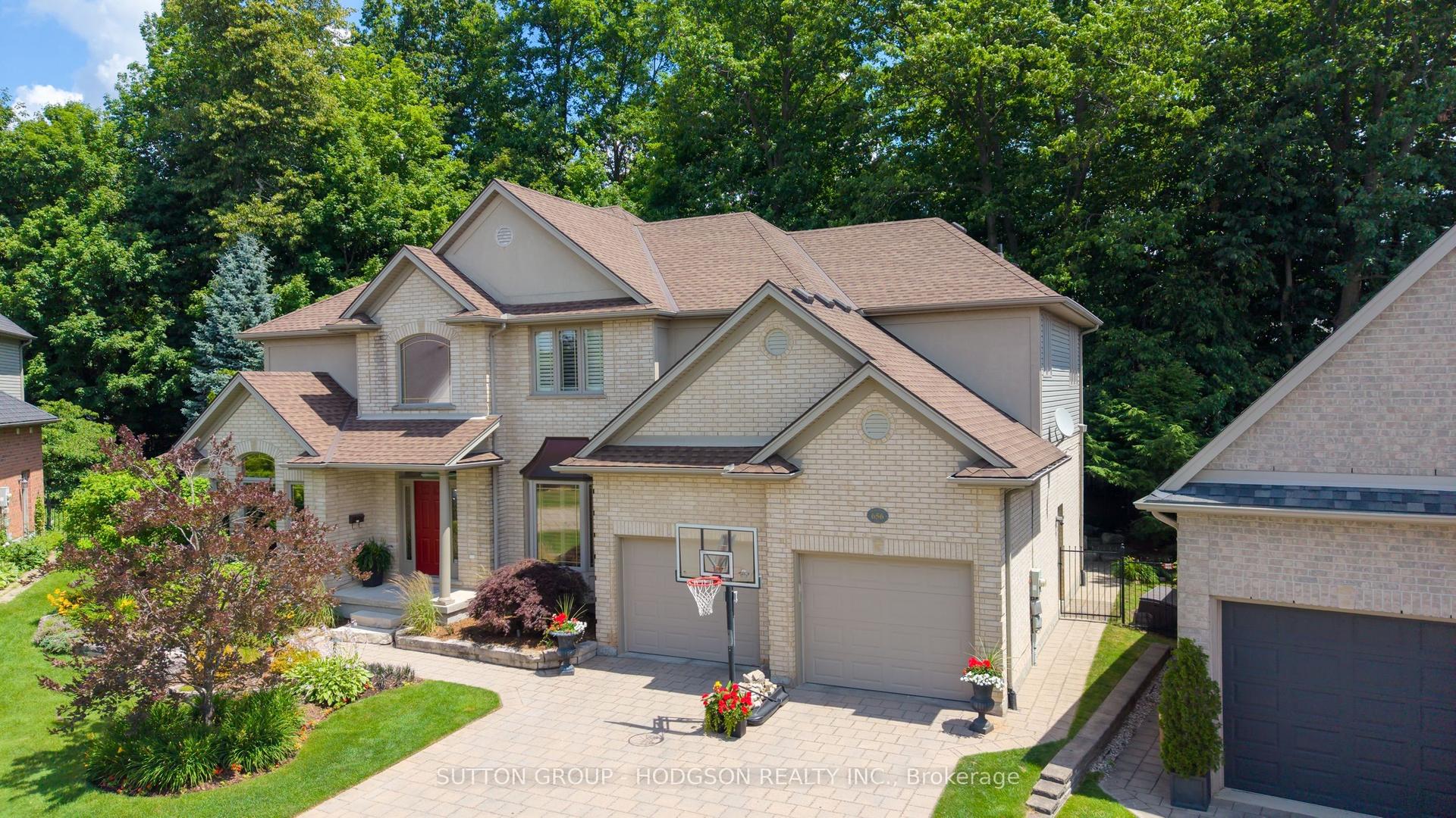 656 Robertson Place, London South — Detached for sale, photo 1
