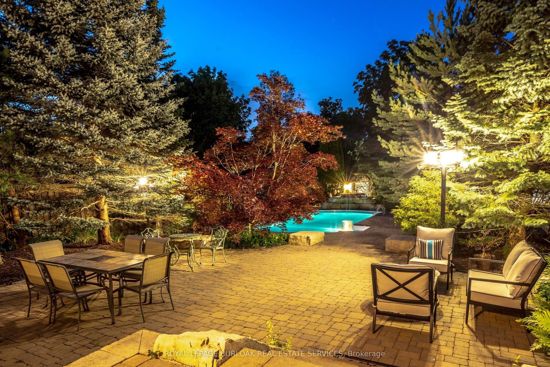 215 Burloak Drive, Oakville — Detached for sale, photo 1