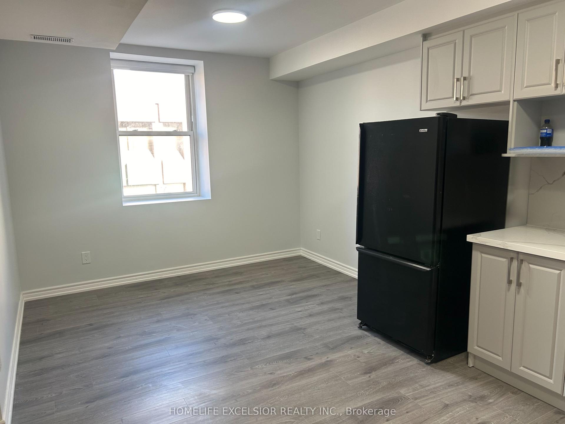 3 Simcoe Street S Unit 2 #Unit 2 — photo 1