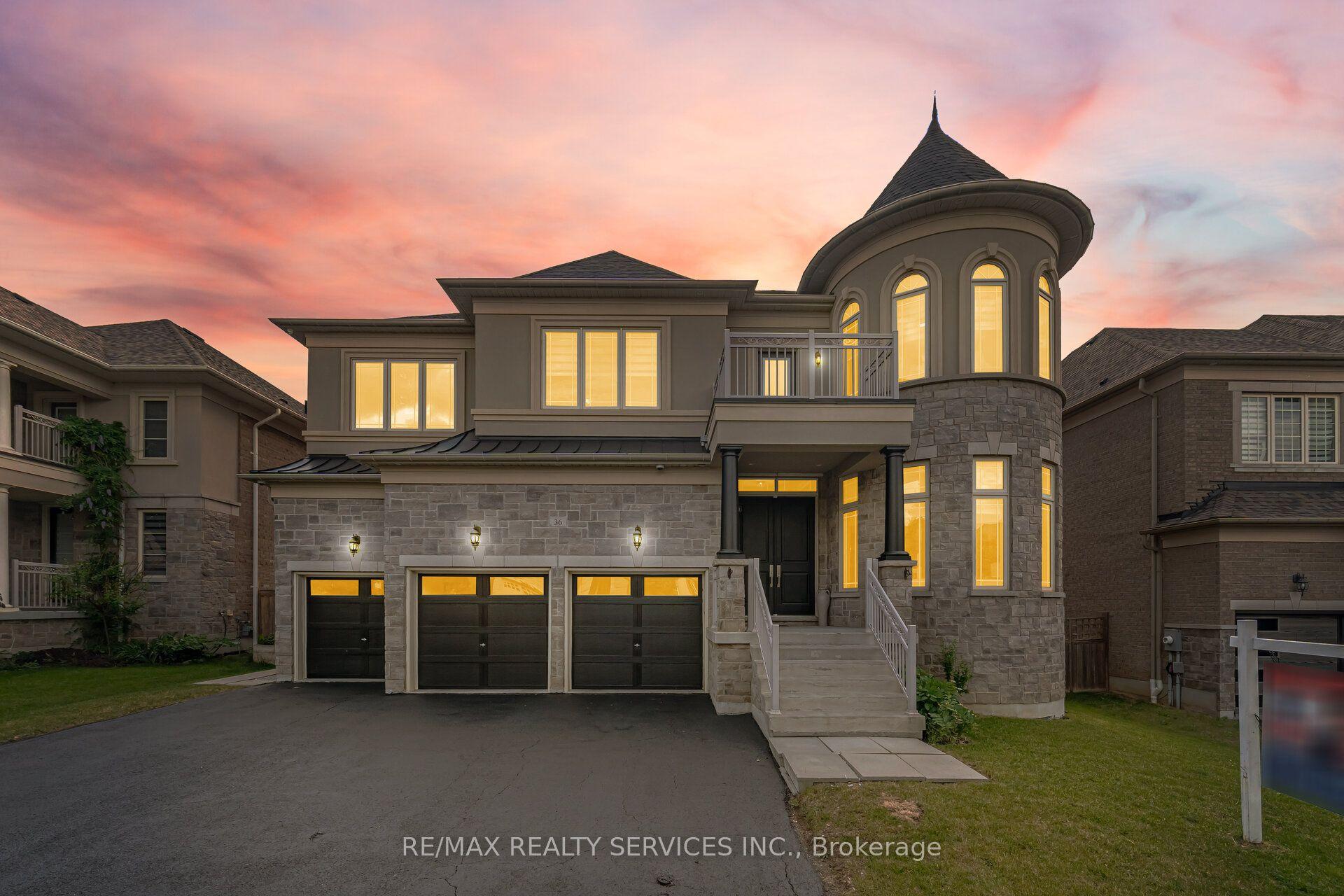 36 West Coast Trail, King — Detached for sale, photo 1