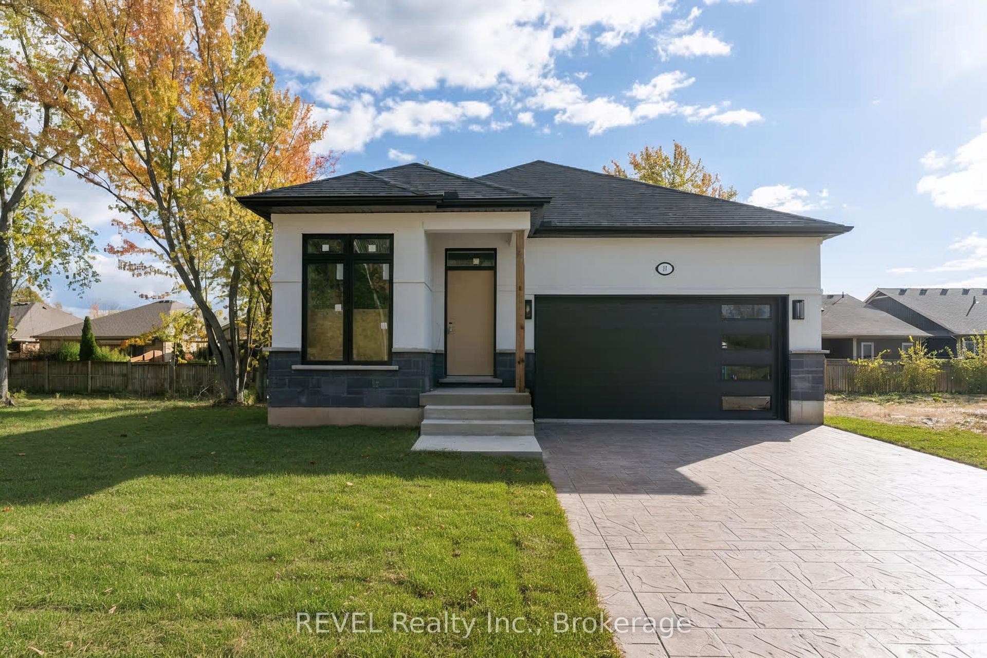 11 Stickles Street — photo 1