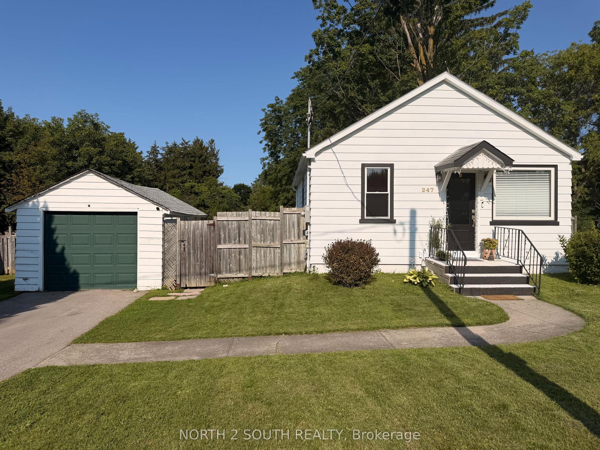 247 Muriel Street, Newmarket — Detached for sale, photo 1