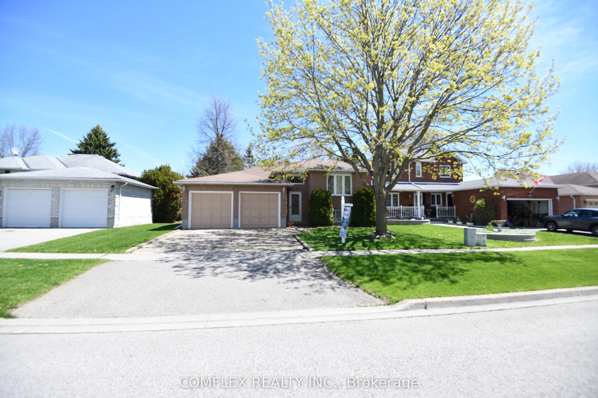 154 Carroll Crescent — photo 1