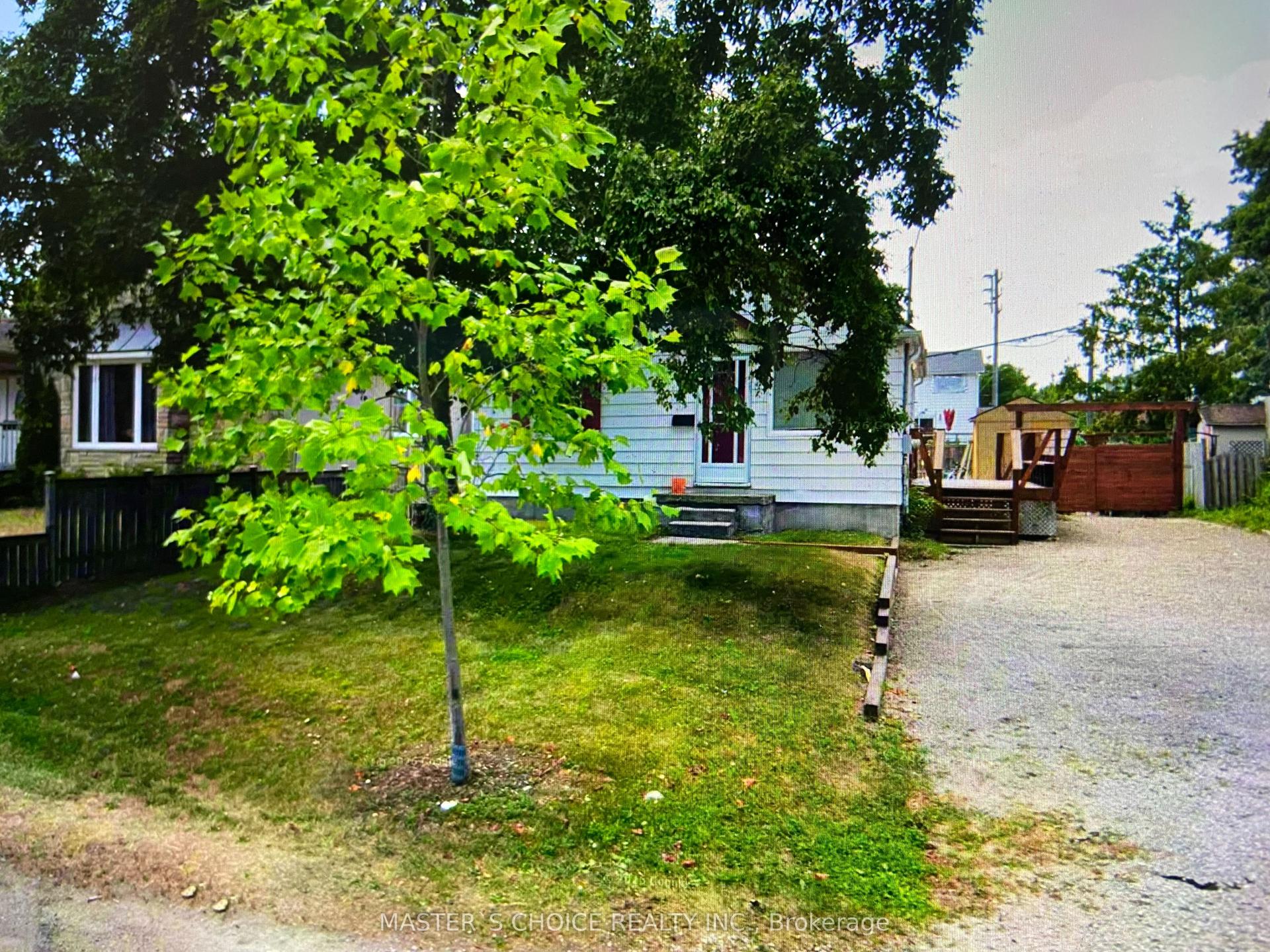 32 Amiens Road, Toronto — Detached for sale, photo 1
