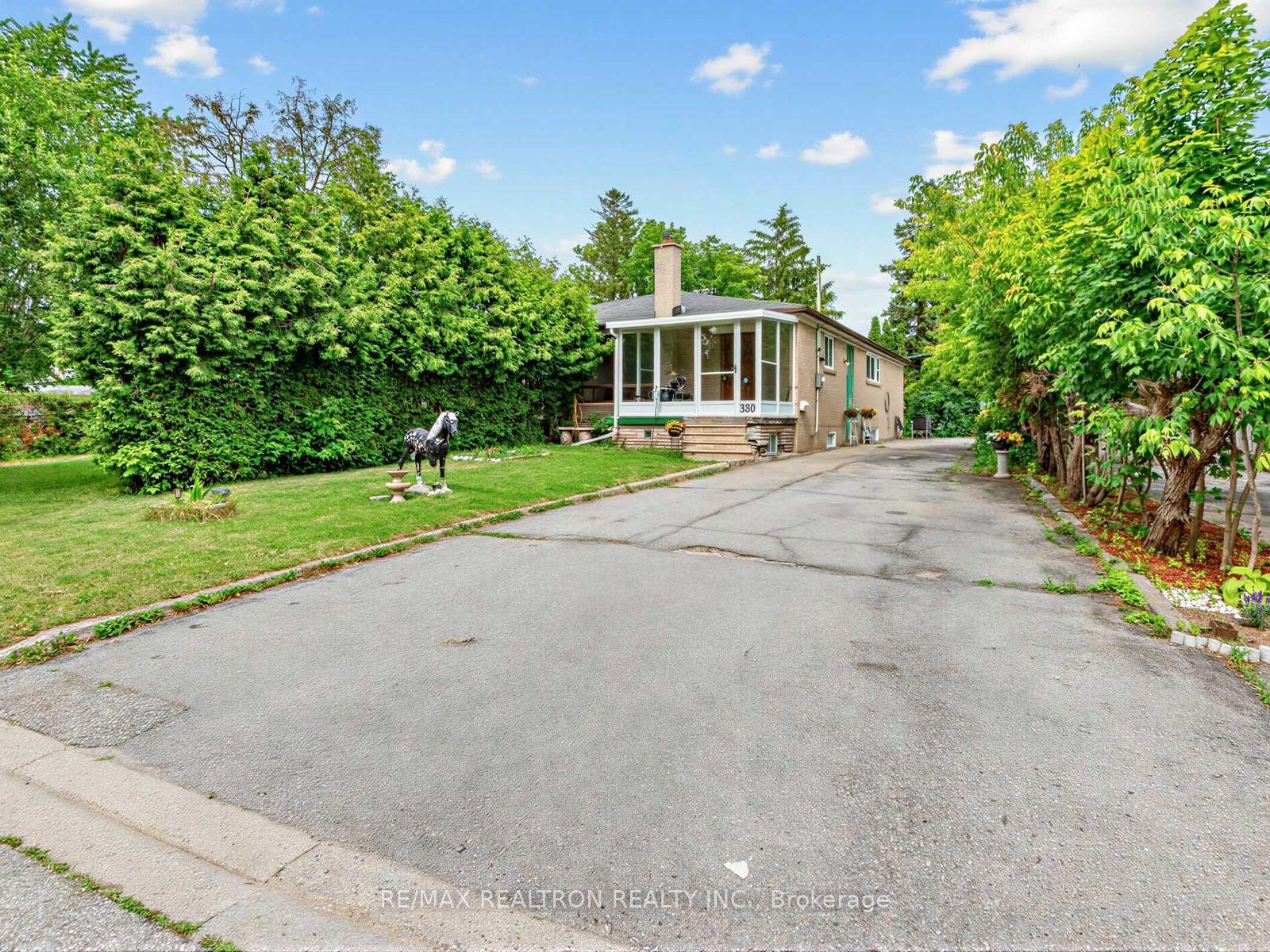 380 Browndale Crescent — photo 1