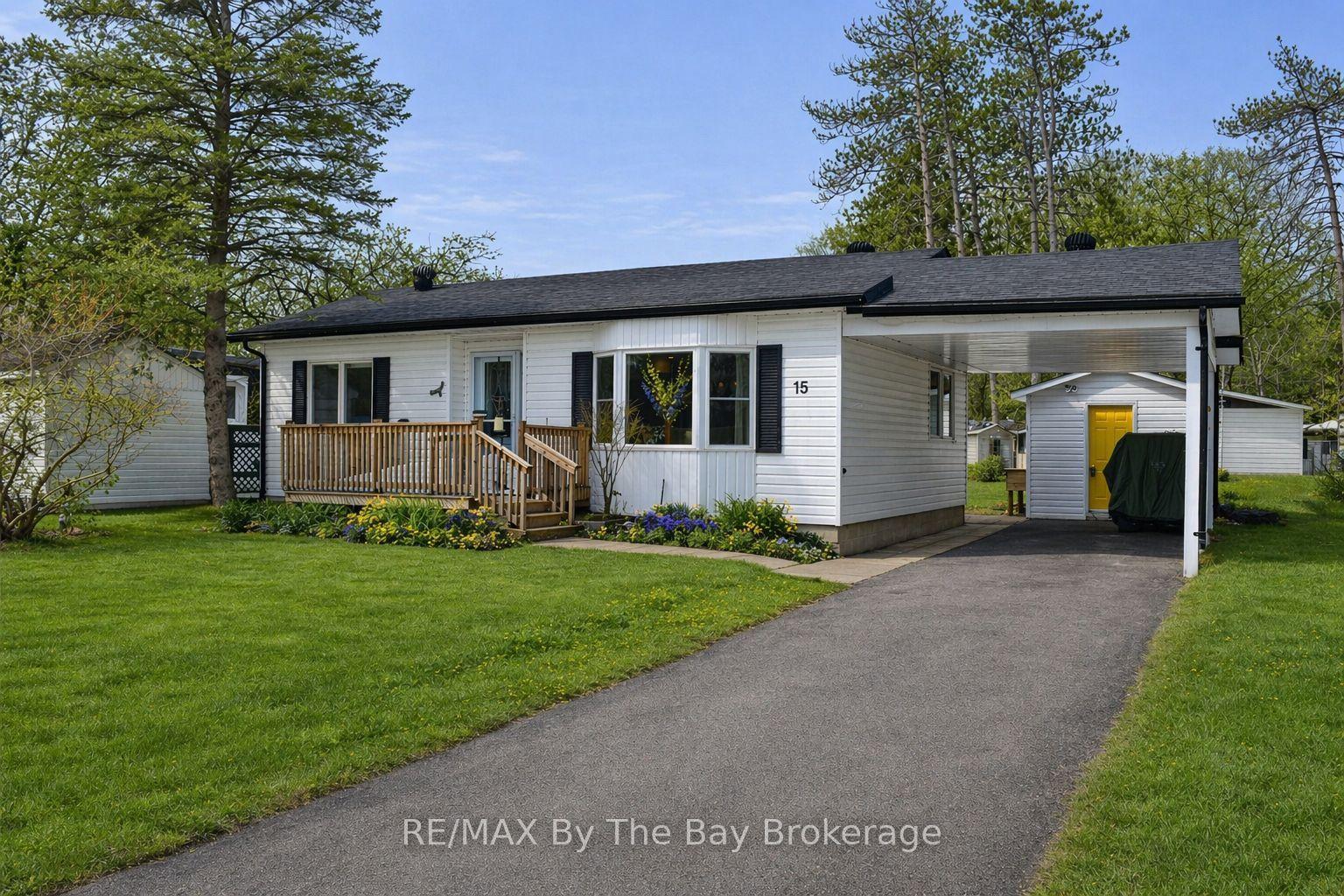 15 Carruthers Street S — photo 1