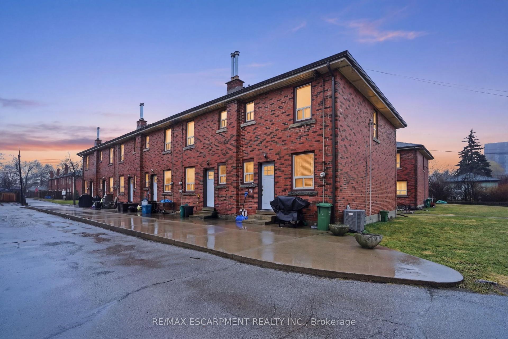 424 East 42nd Street D #D, Hamilton — Townhouse for lease, photo 1