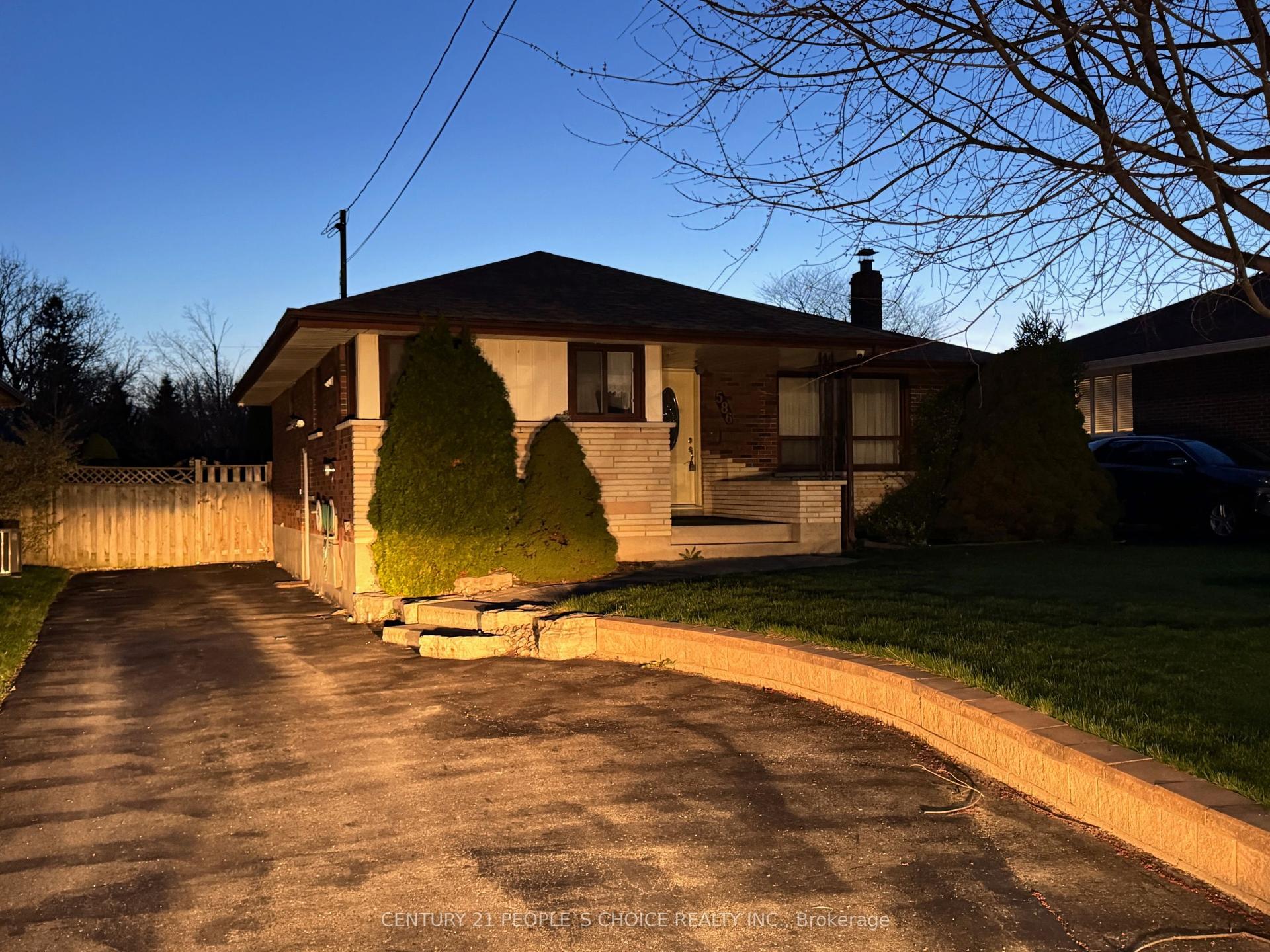 586 Central Pk Boulevard N — photo 1
