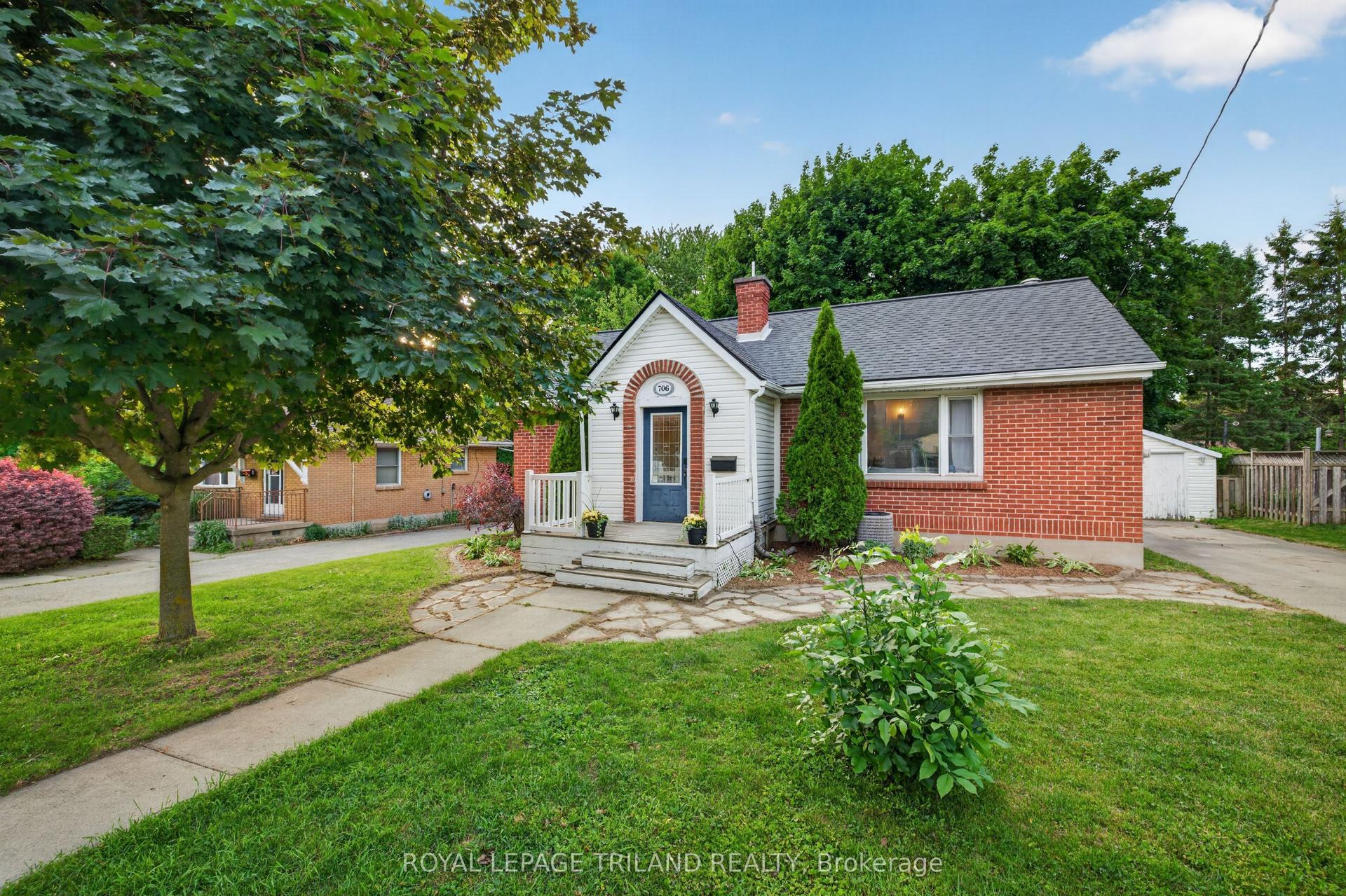 706 Victoria Street — photo 1