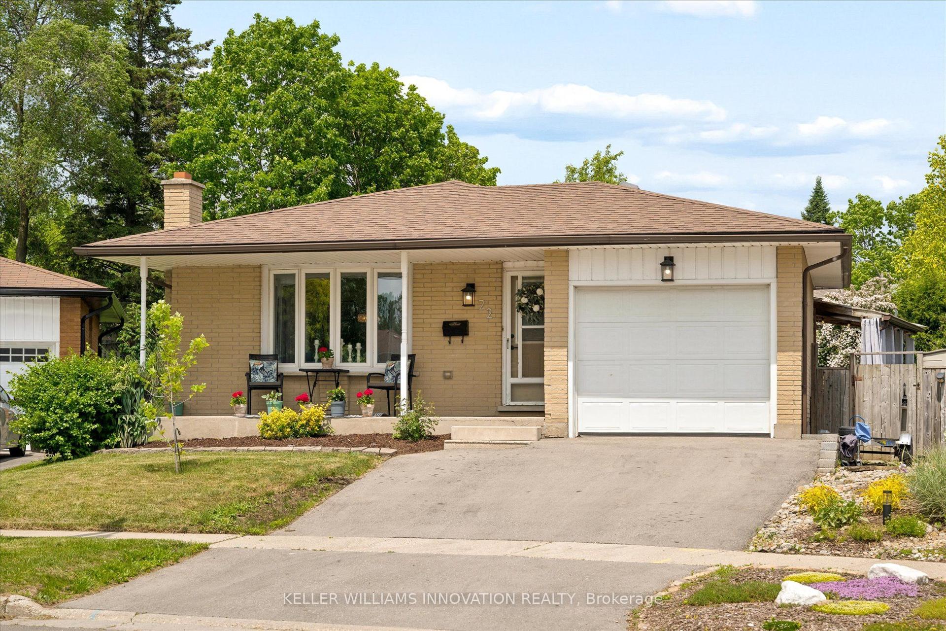 22 Brookside Crescent — photo 1