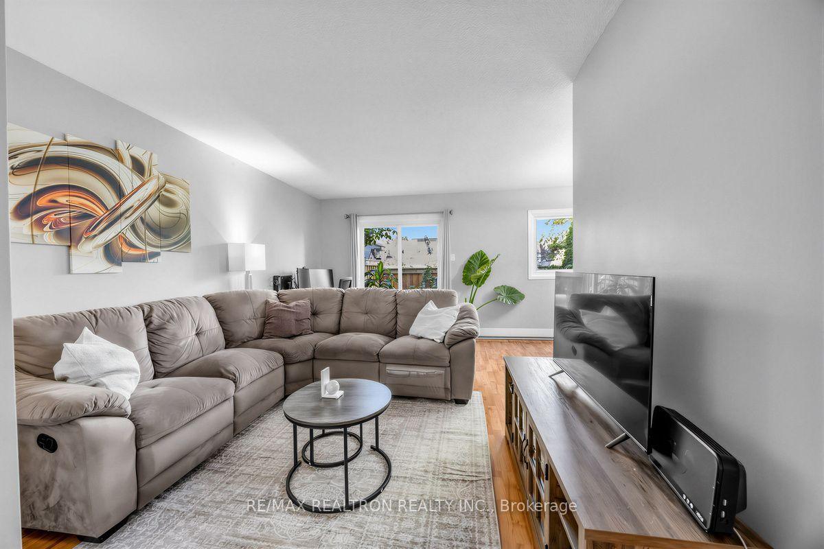 5025 Pinedale Avenue 10 #10, Burlington — Condo Town for sale, photo 1