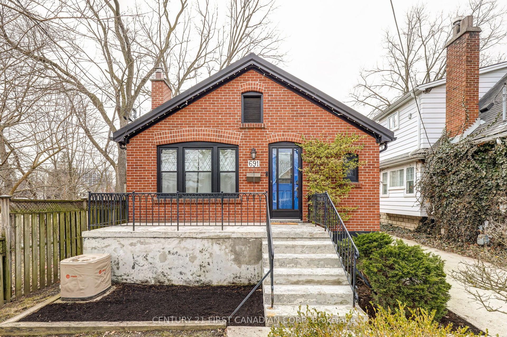 691 EMERY Street E — photo 1