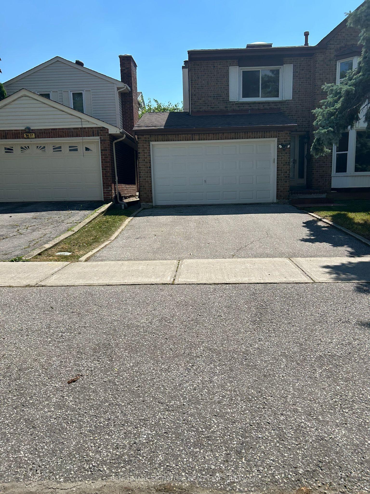 35 Wintermute Boulevard — photo 1
