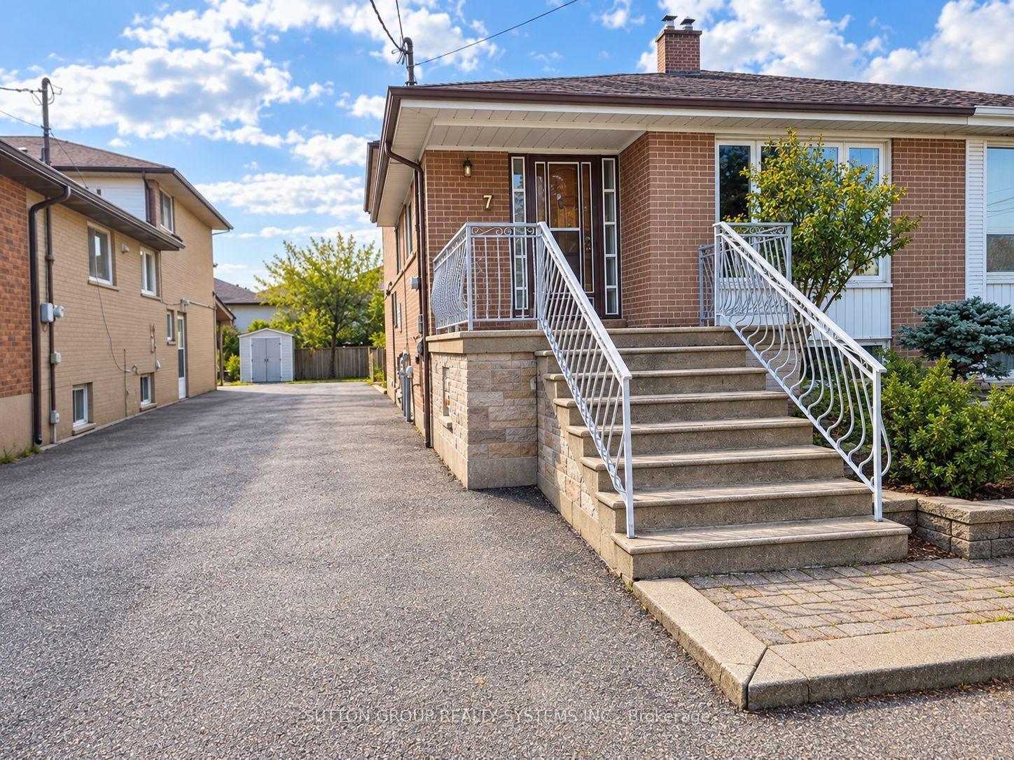 7 Pecan Court, Toronto — Semi-Detached for sale, photo 1