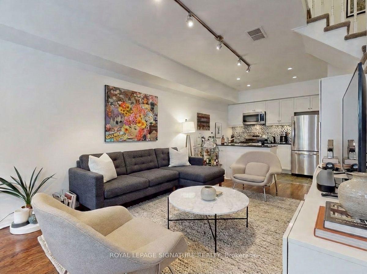 6 Wellesley Place 42 #42, Toronto — Townhouse for lease, photo 1