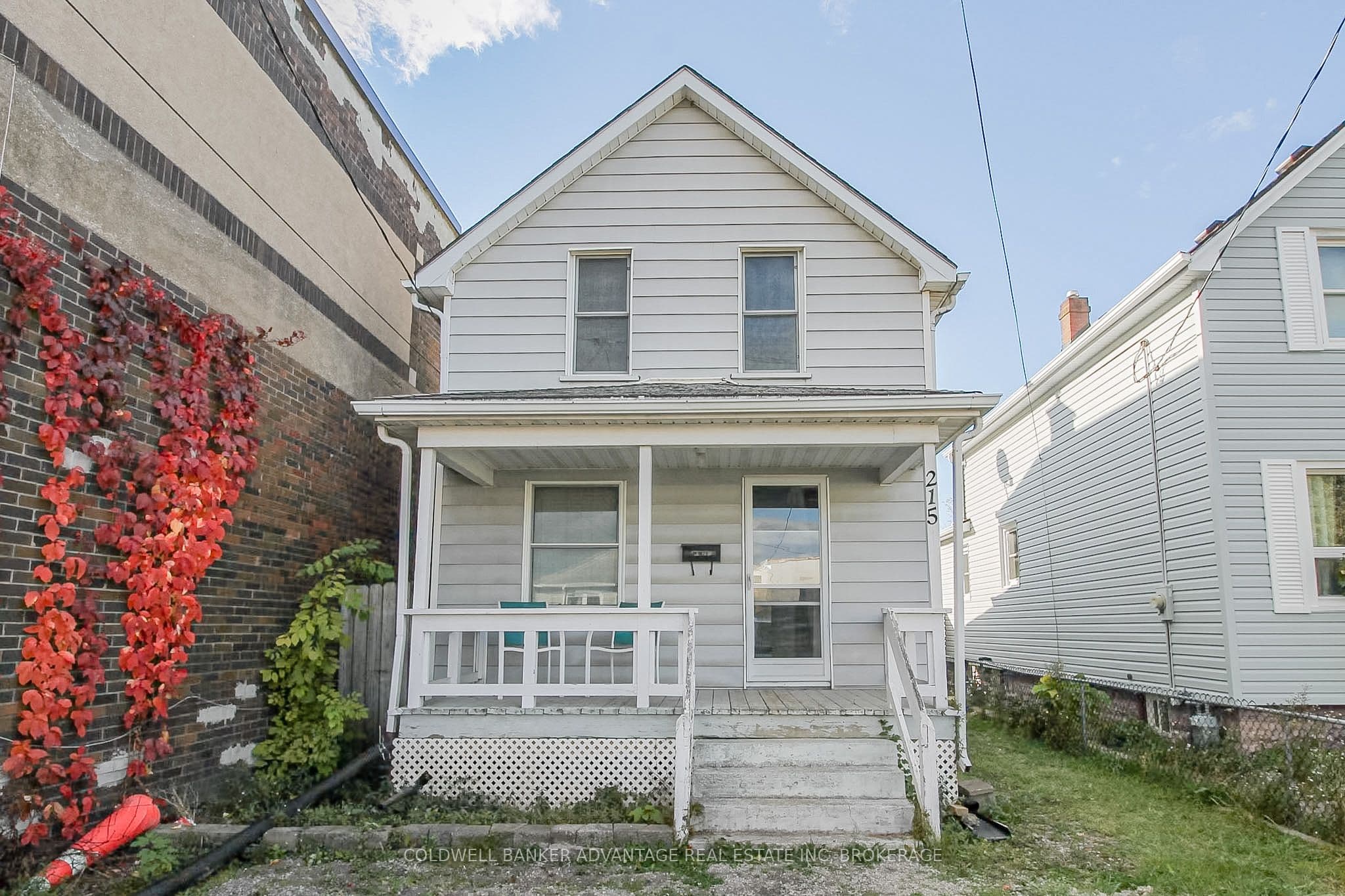 215 Burgar Street — photo 1