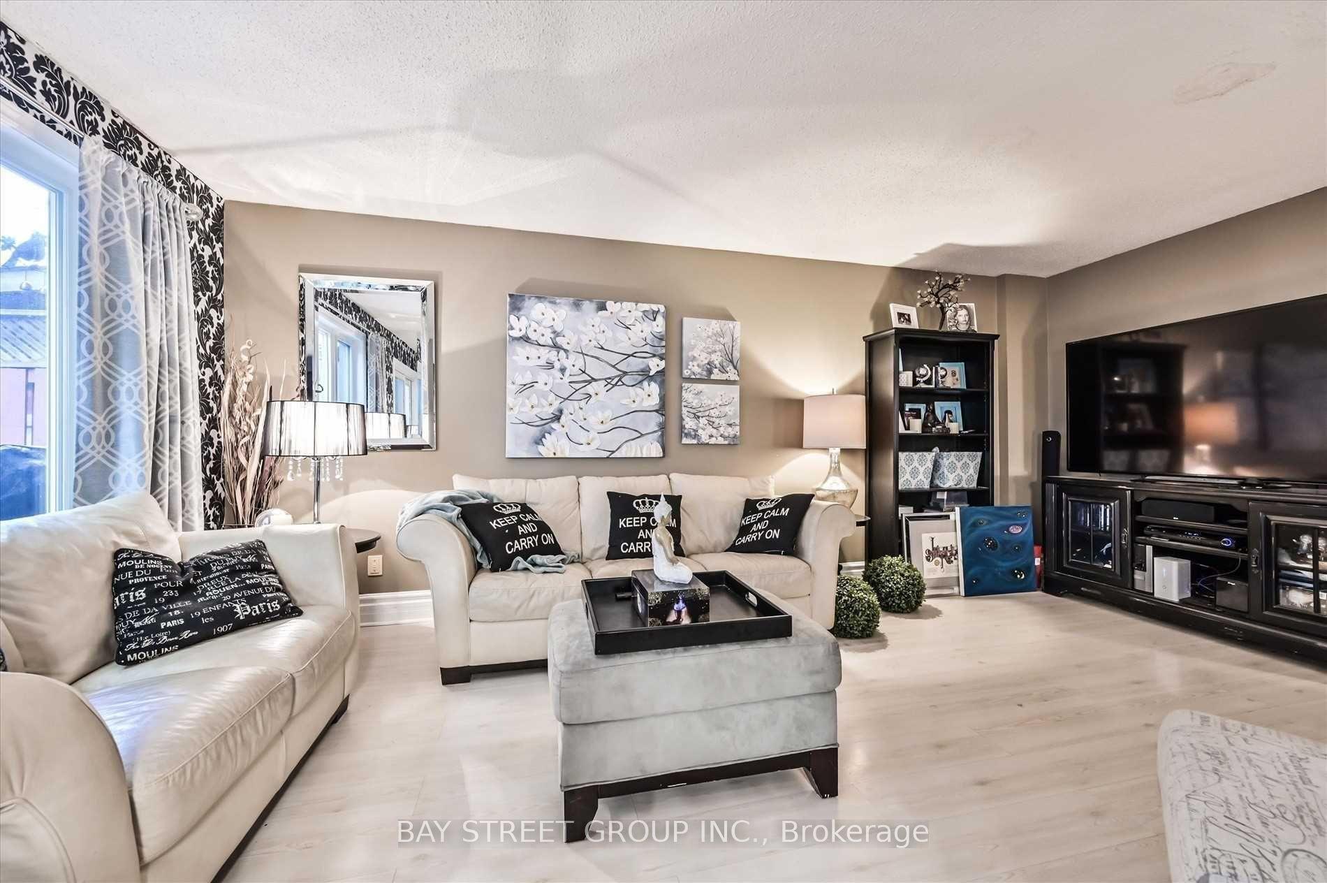 39 Barrington Crescent — photo 1