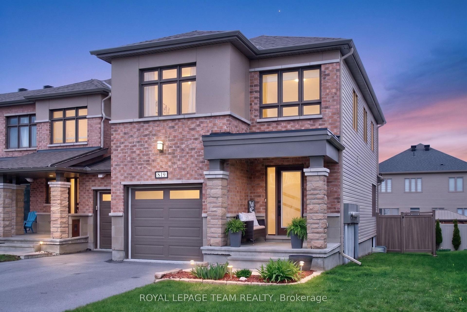 819 Stallion Crescent — photo 1