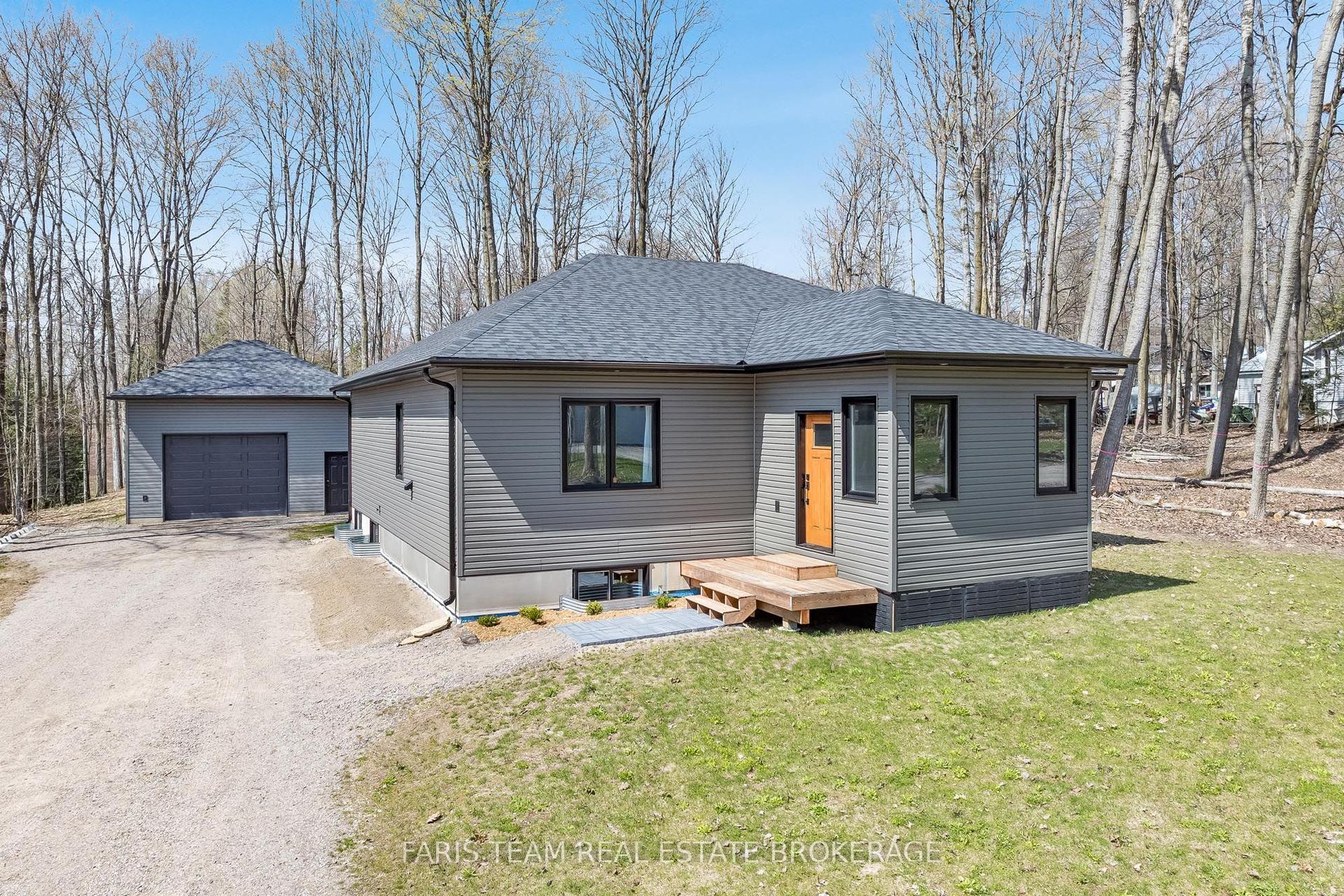 6 Fairlawn Grove — photo 1