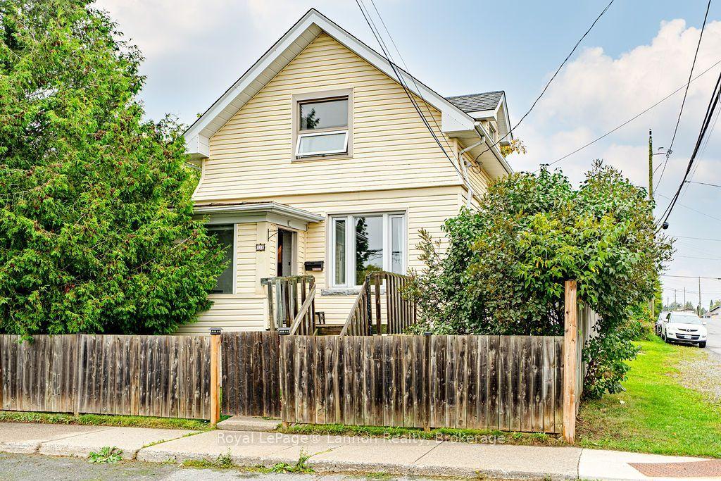138 College Street, Thunder Bay — Detached for sale, photo 1