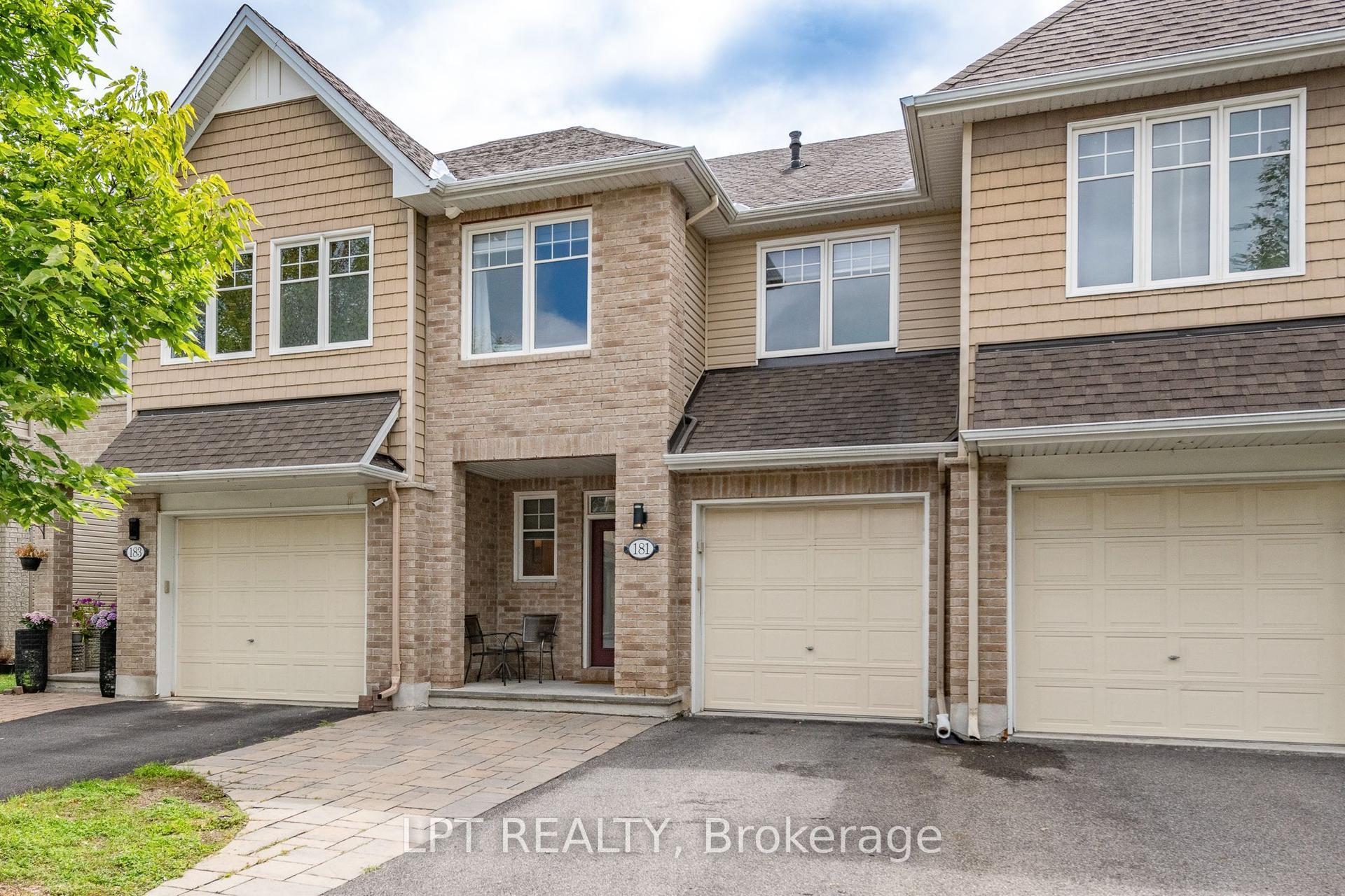 181 Manorwood Crescent, Blossom Park - Airport and Area — Townhouse for lease, photo 1