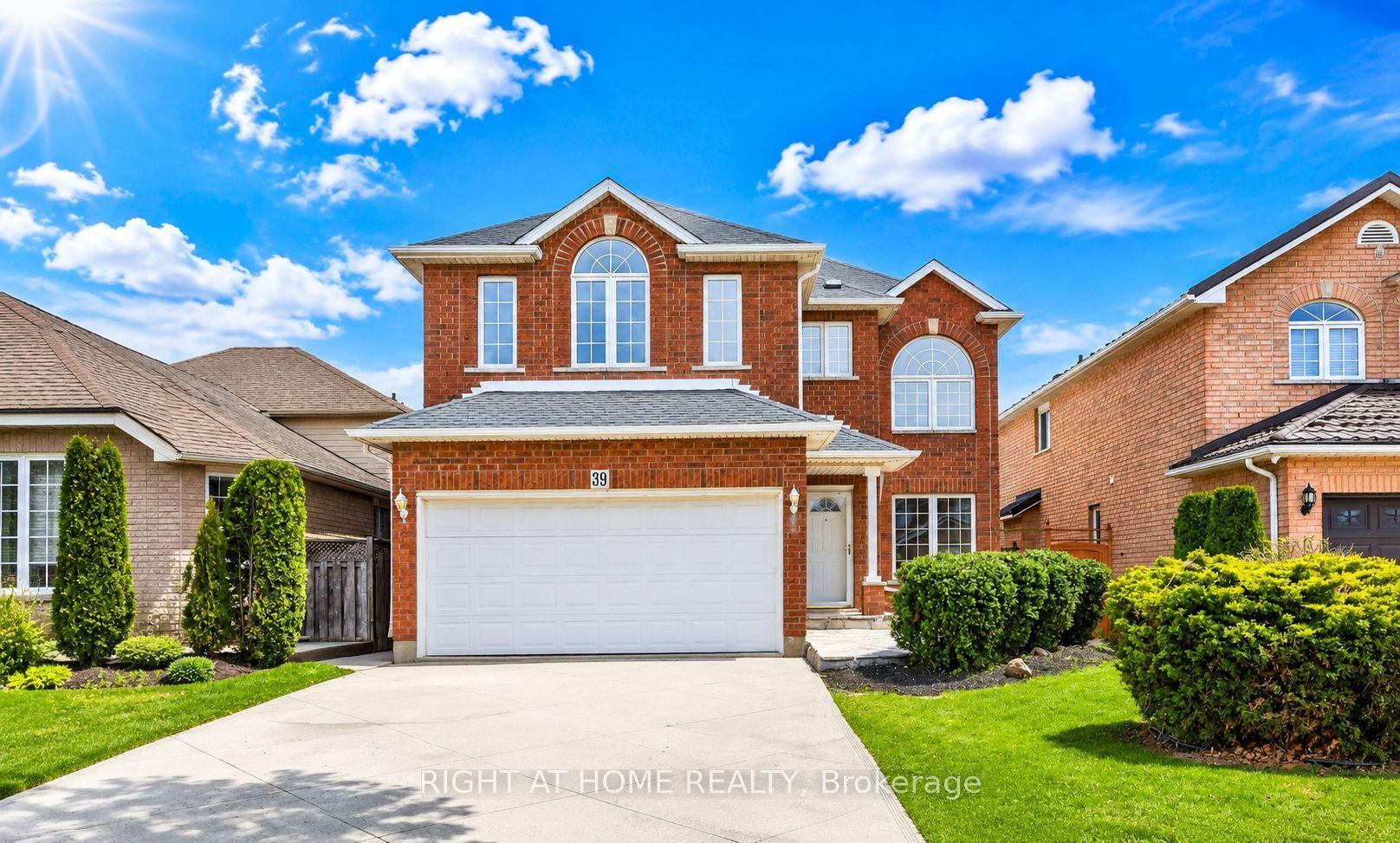 39 Distin Drive, Hamilton — Detached for lease, photo 1