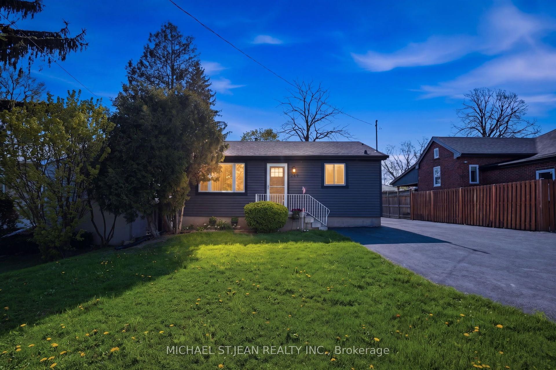 249 West 18th Street — photo 1