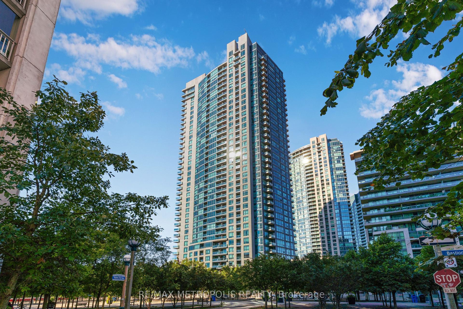 215 Fort York Boulevard 208 #208, Toronto — Condo for lease, photo 1