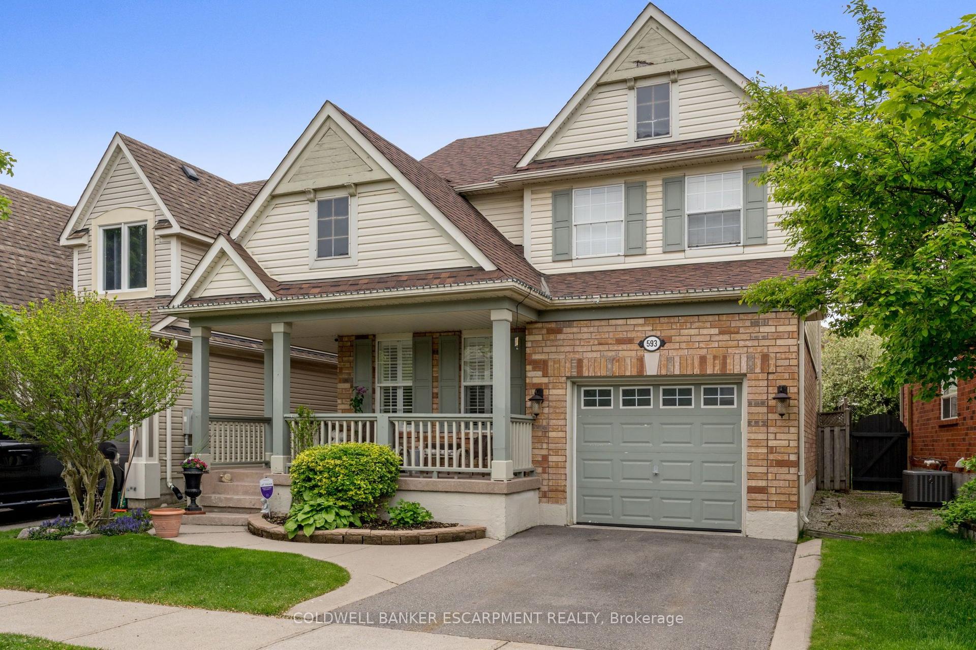 593 Caverhill Crescent — photo 1