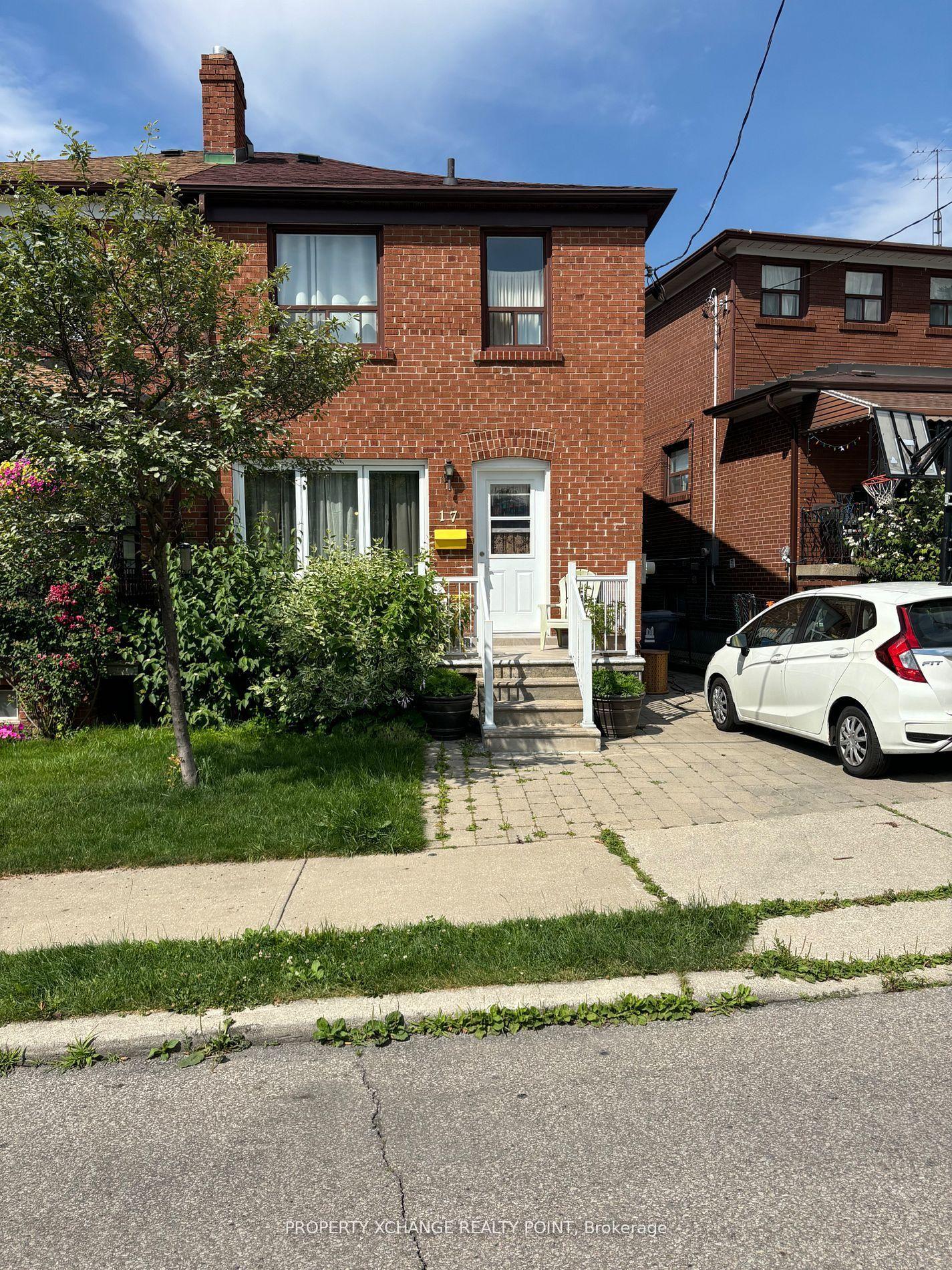 17 Holmesdale Crescent, Toronto — Semi-Detached for lease, photo 1