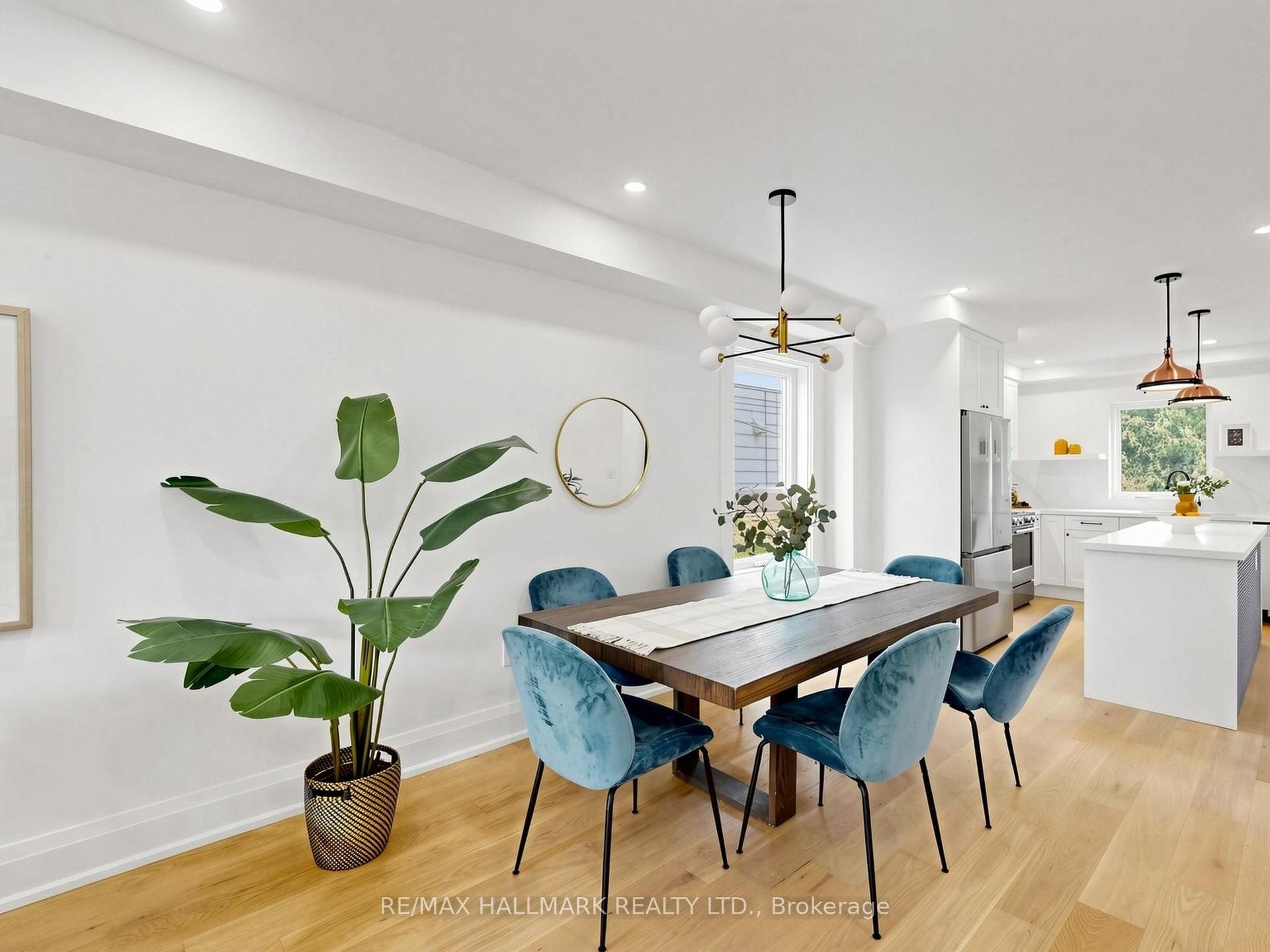 44 Queensdale Avenue — photo 1