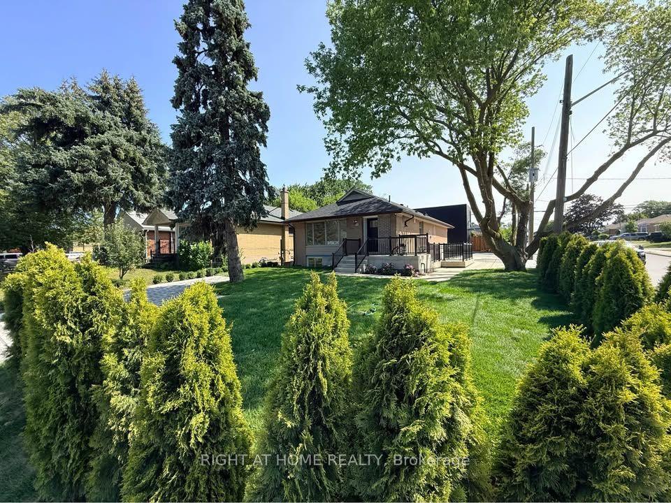 113 Crocus Drive Main #Main, Toronto — Detached for lease, photo 1
