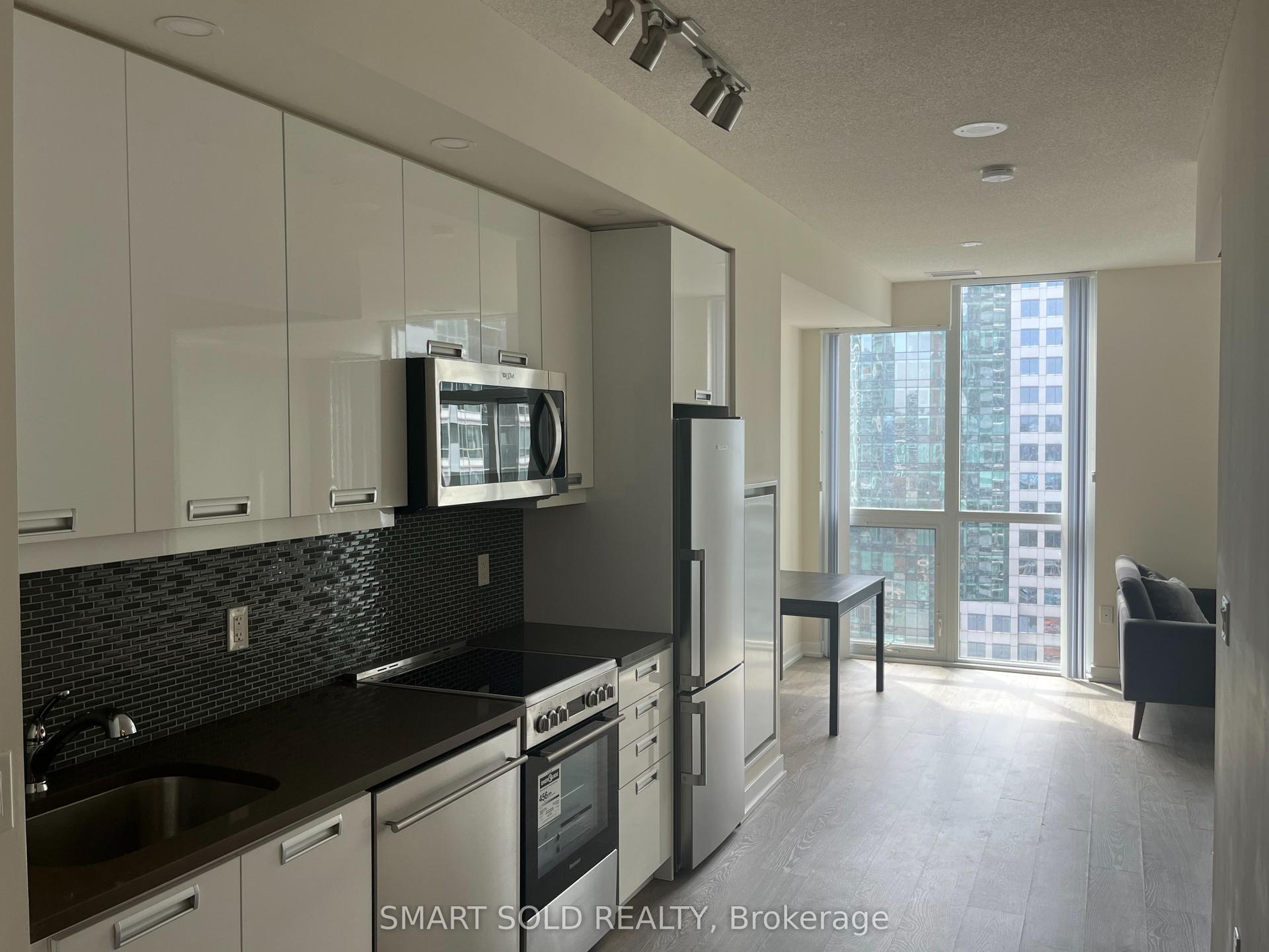 99 John Street 2303 #2303, Toronto — Condo for lease, photo 1
