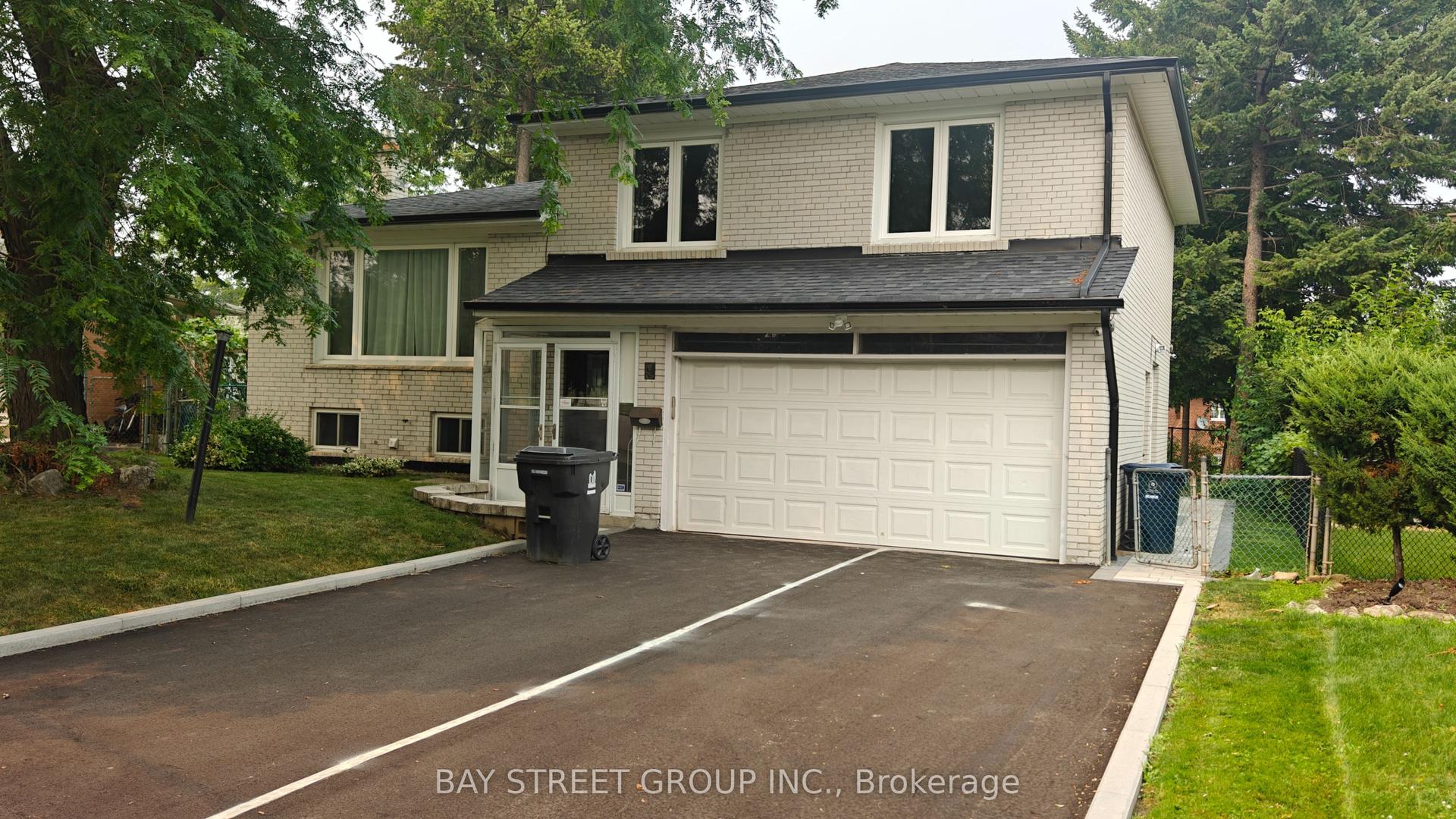9 Mosedale Crescent Upper #Upper, Toronto — Detached for lease, photo 1