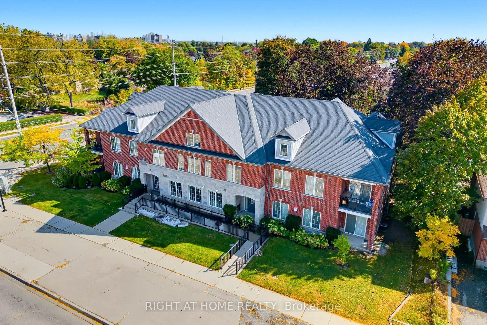 960 Bloor Street, Mississauga — Condo for sale, photo 1