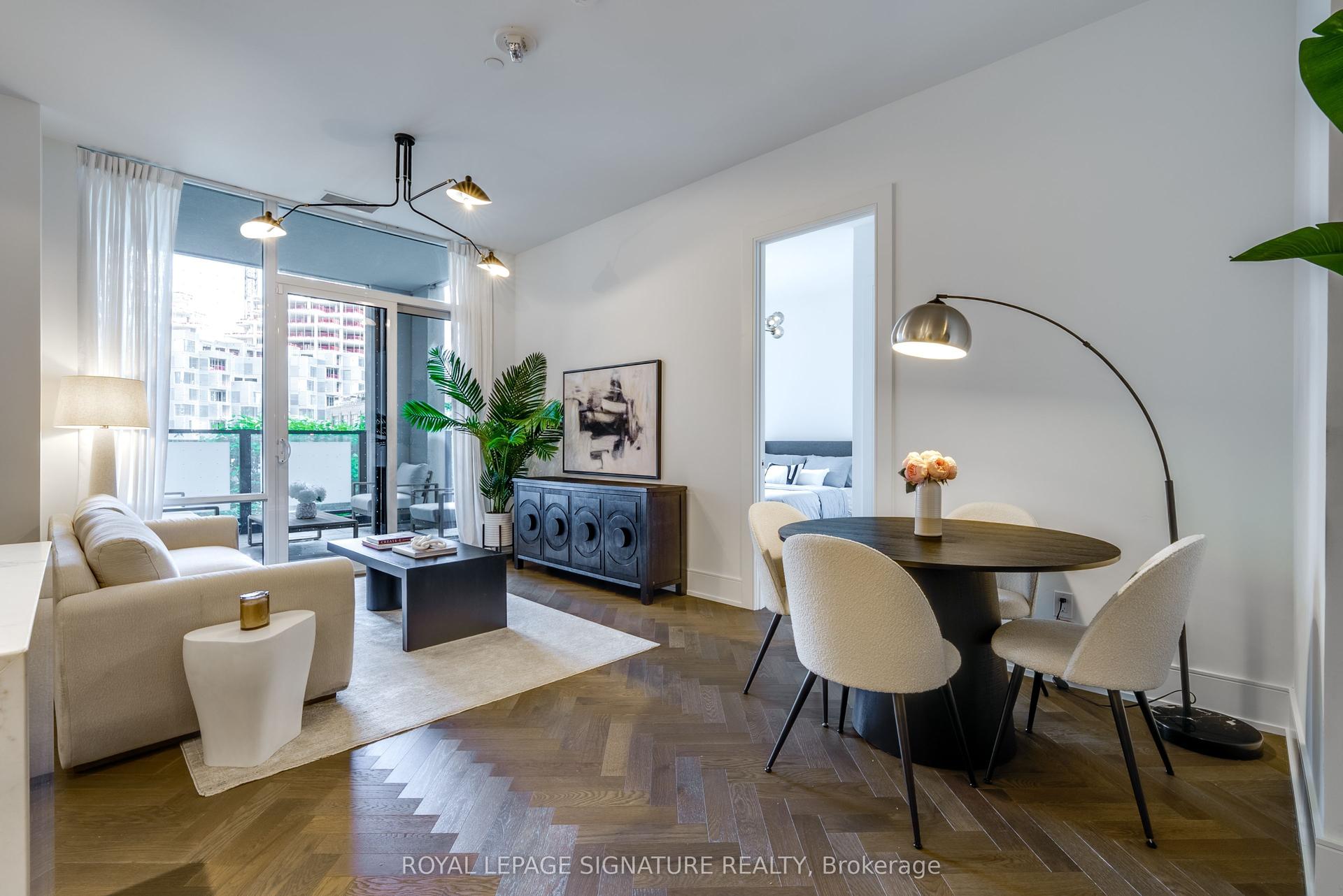 455 Wellington Street W 312 #312 — photo 1