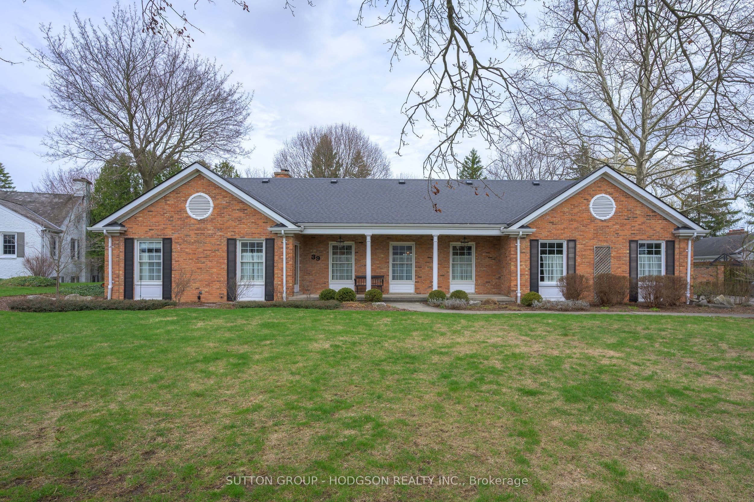 39 Doncaster Avenue — photo 1