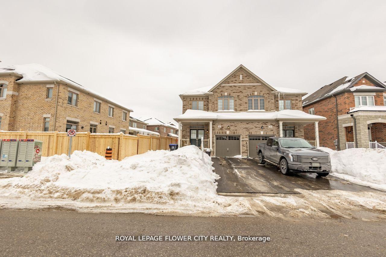 13 Ferragine Crescent — photo 1