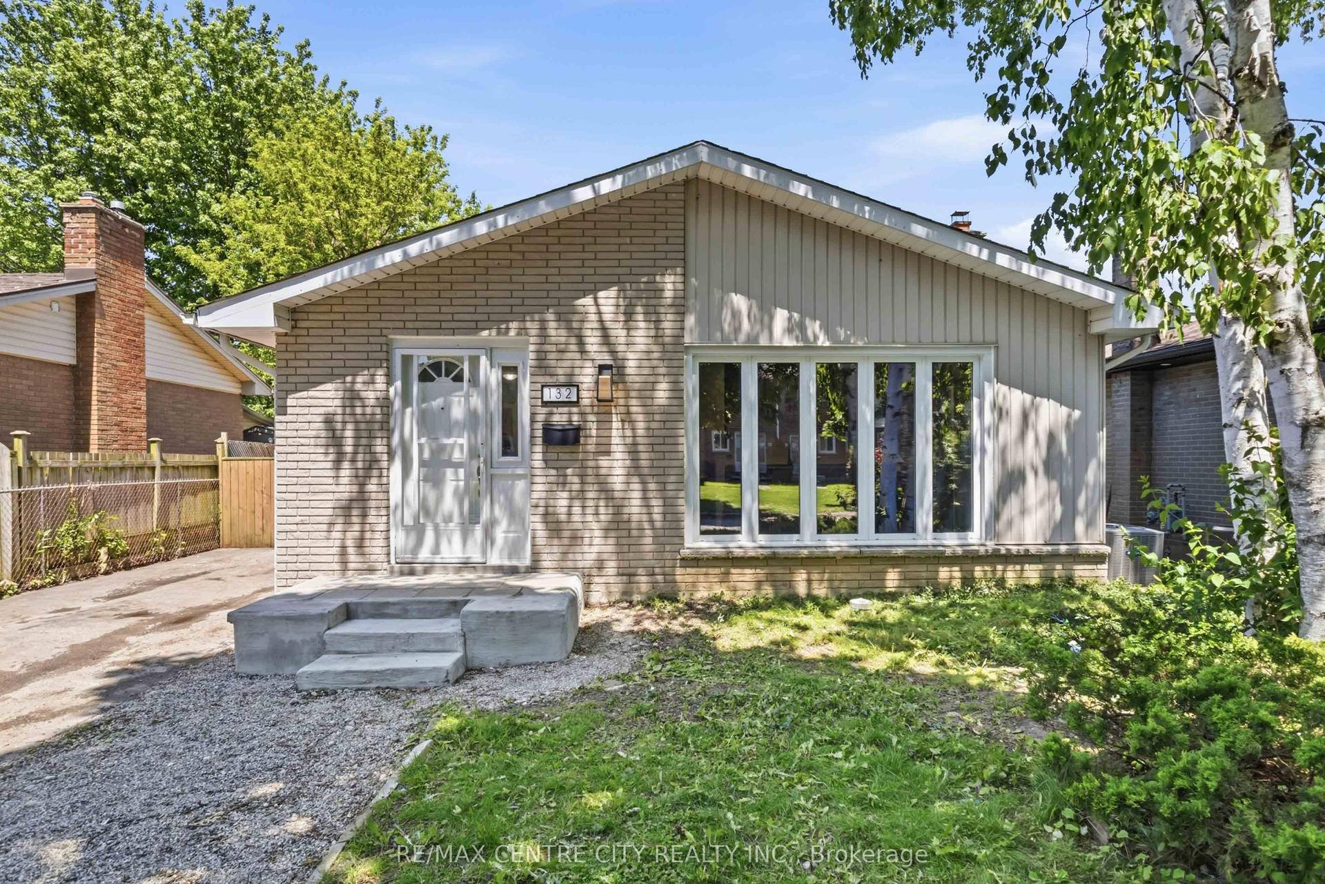 132 Toulon Crescent — photo 1