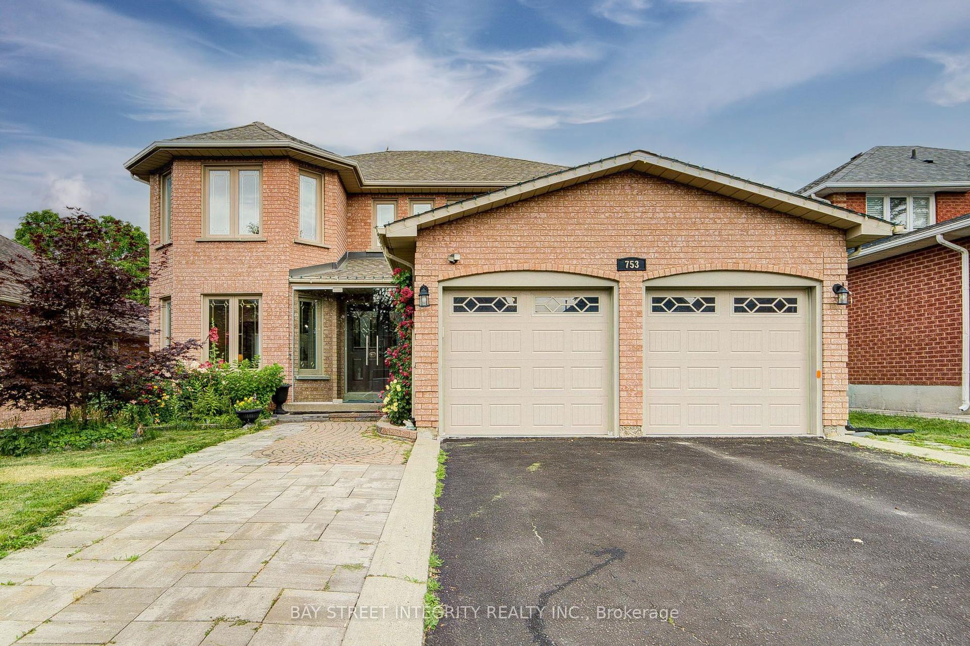 753 College Manor Drive, Newmarket — Detached for sale, photo 1