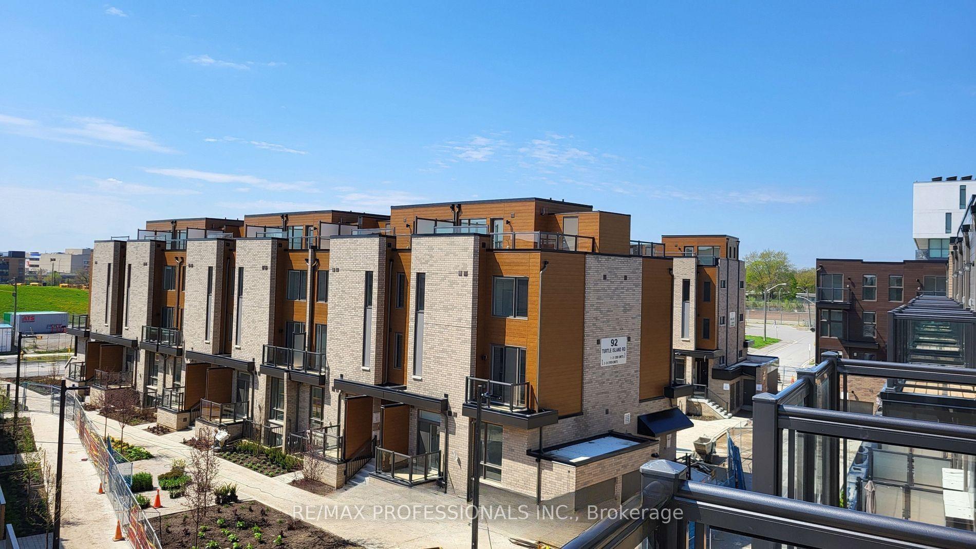 121 Green Gardens Boulevard — photo 1
