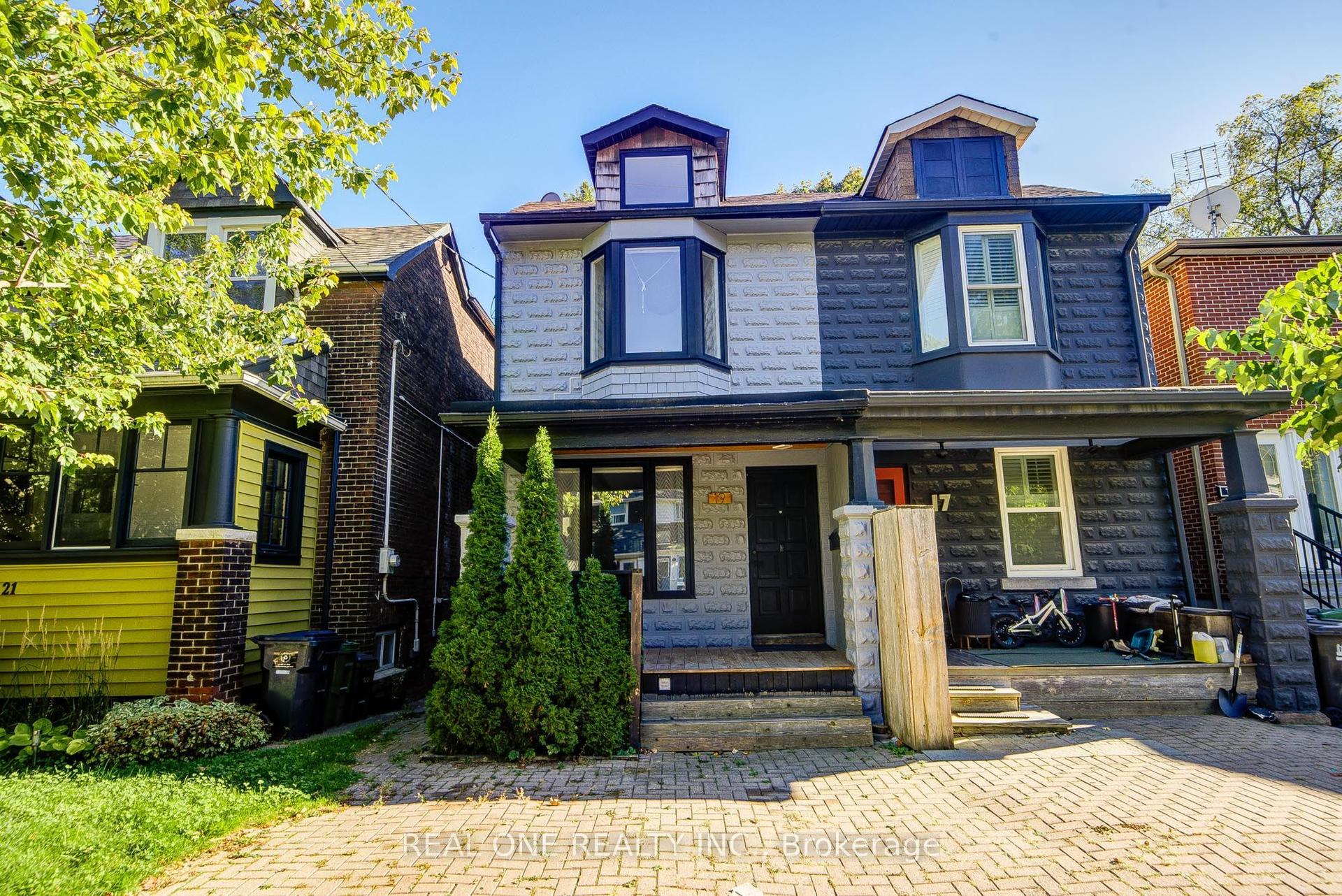 19 Battenberg Avenue, Toronto — Semi-Detached for sale, photo 1