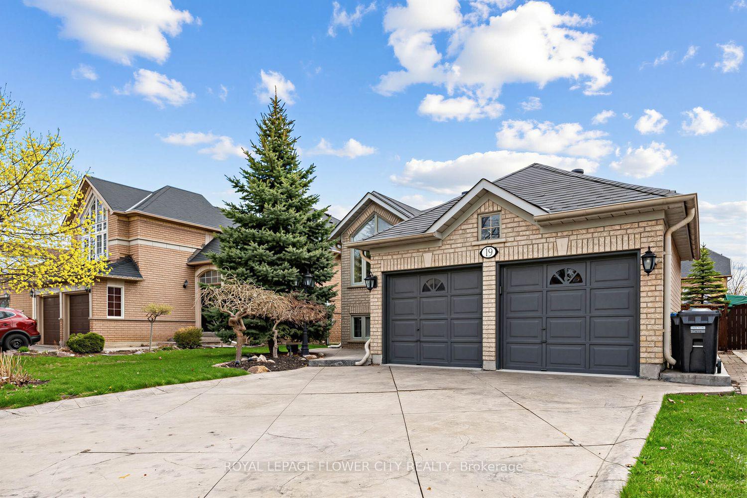 19 Livingston Drive — photo 1