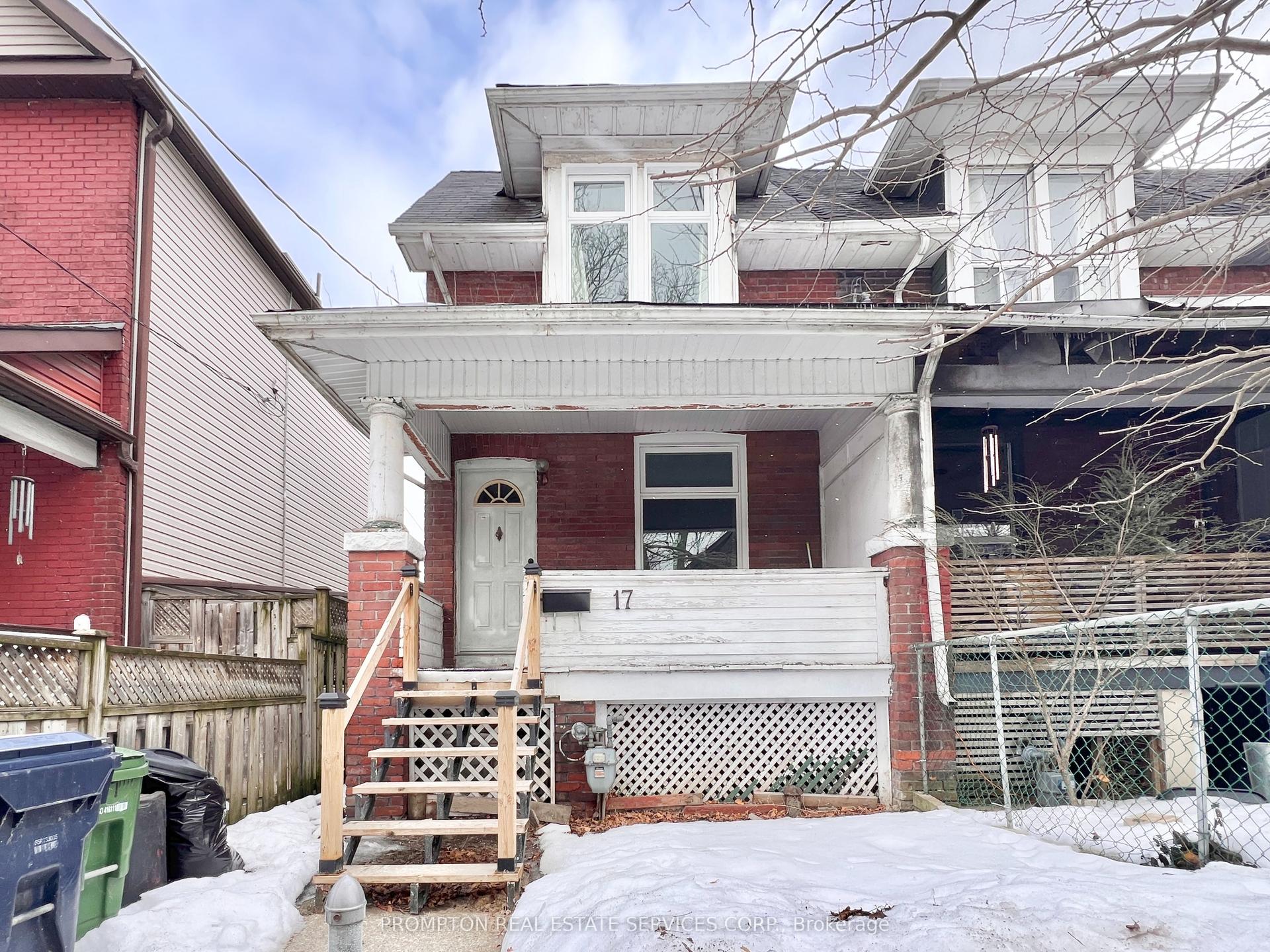 17 Winnifred Avenue, Toronto — Semi-Detached for lease, photo 1