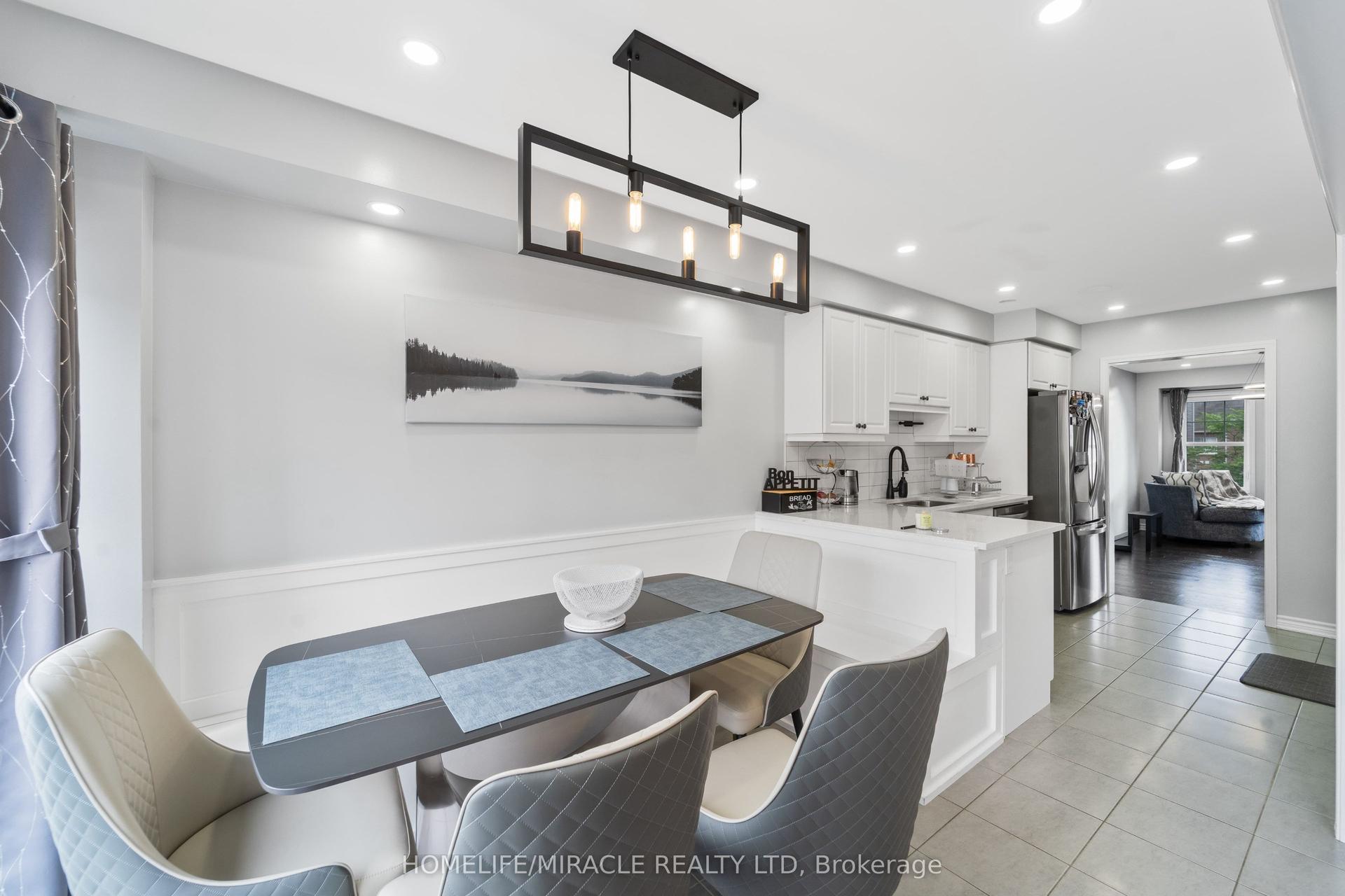 24 Metro Crescent, Brampton — Townhouse for sale, photo 1