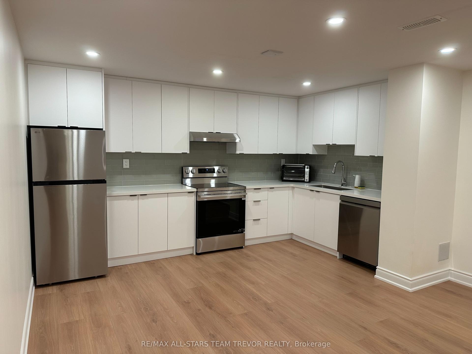 32 Valleo Street Basement #Basement, Georgina — Detached for lease, photo 1